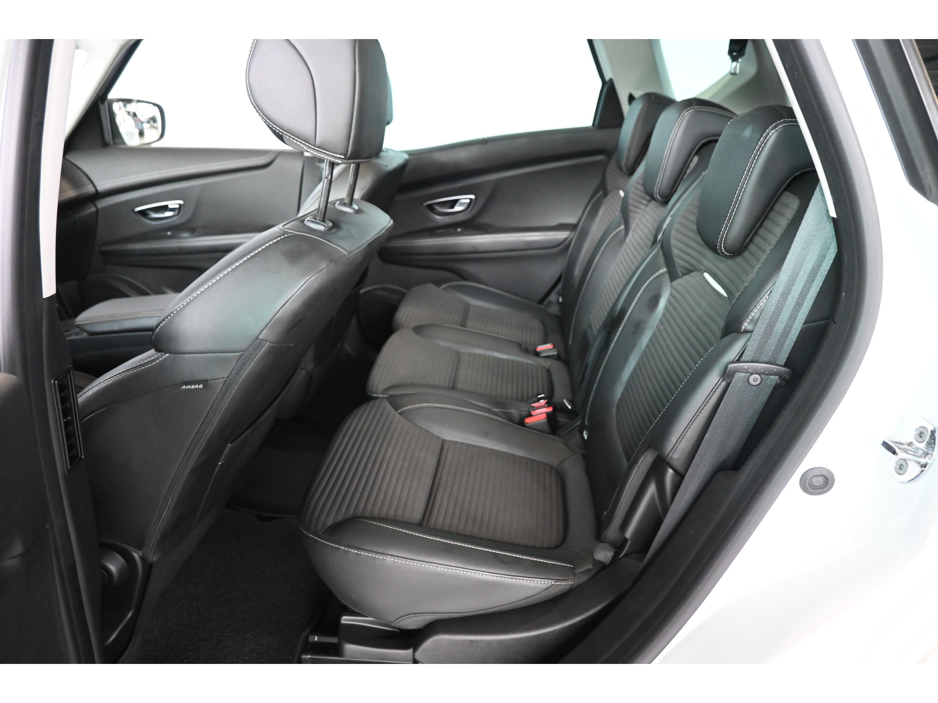Renault Scénic 1.3 TCe Intens Automaat Nap Clima Cruise Trekhaak Navigatie Head up Panoramadak 100% Onderhouden! Inruil Mogelijk!