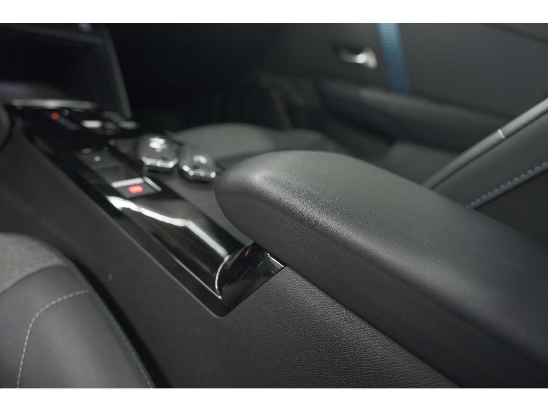 Citroen Ë-C4 Shine 50 kWh | Elektrisch Panoramadak | Camera | Adaptieve Cruise Control