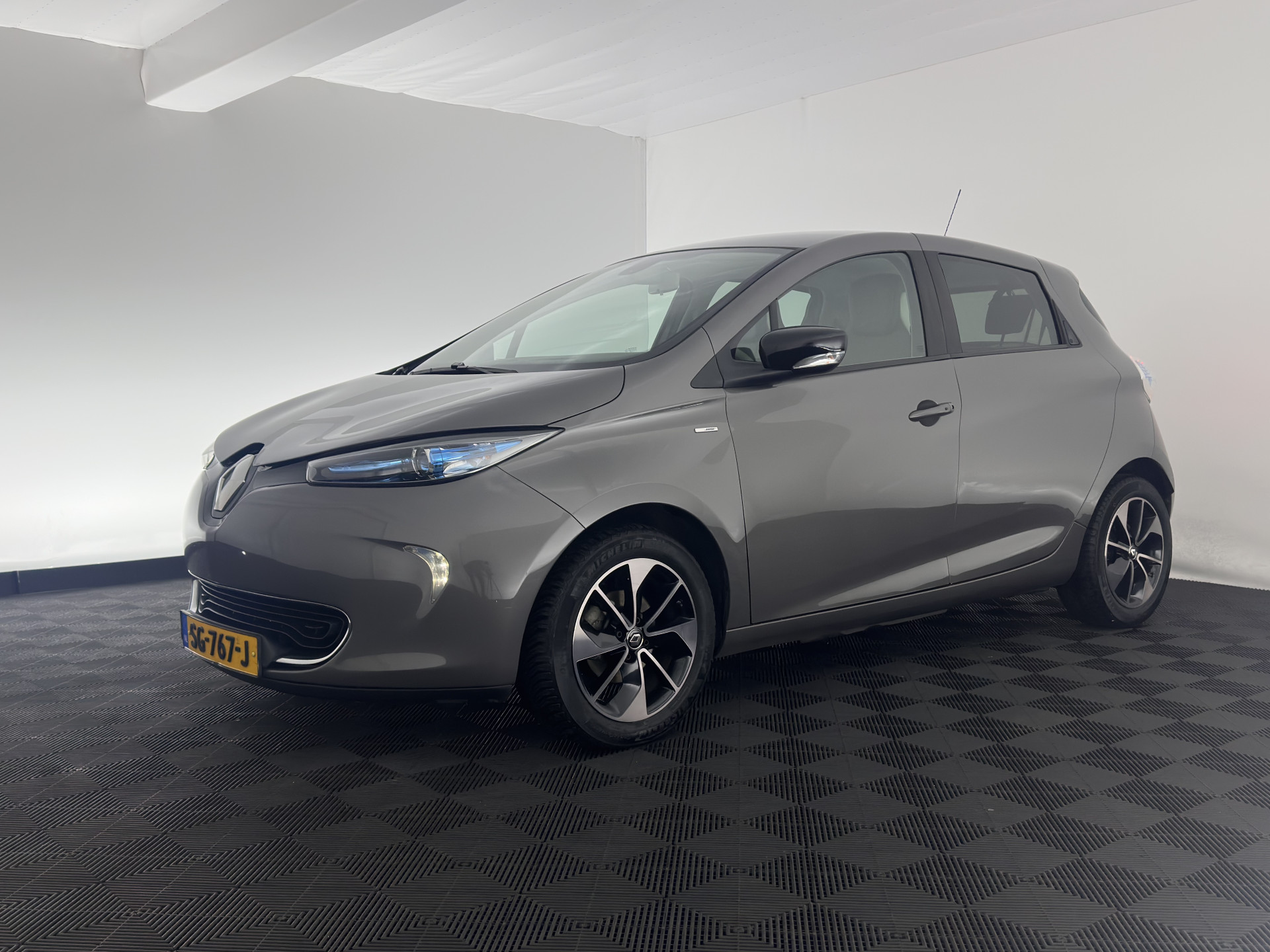 Renault ZOE R90 Bose 41 kWh (Inclusive-Battery) [ 3-Fase ] {SOH-85%} Aut.*LUXURY-LEATHER | BOSE-AUDIO | NAVI-FULLMAP | FULL-LED | DIGI-COCKPIT | CRUISE | ECC | PDC | PRIVACY-GLASS | HEATED-COMFORTSEATS | 16"ALU*