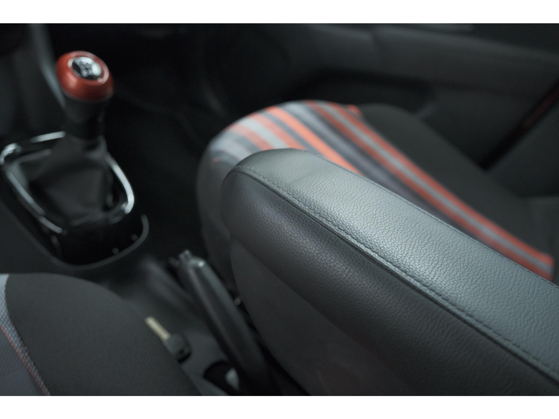Peugeot 108 1.0 e-VTi Allure TOP! | Elektrisch Vouwdak | Trekhaak | Camera | Apple Carplay