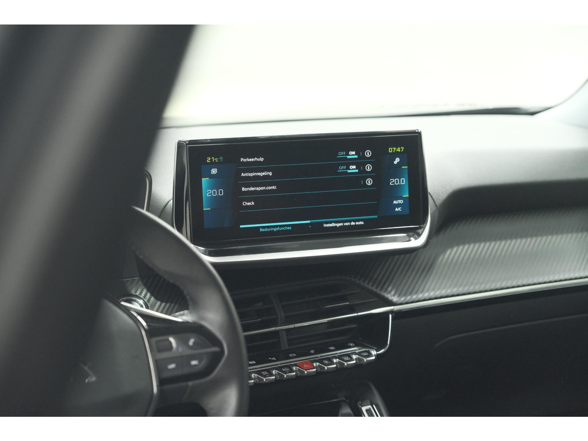Peugeot e-2008 EV Allure Pack 50 kWh | 3 Fase Laadfunctie | Camera | Navigatie | Parkeersensoren | Apple Carplay