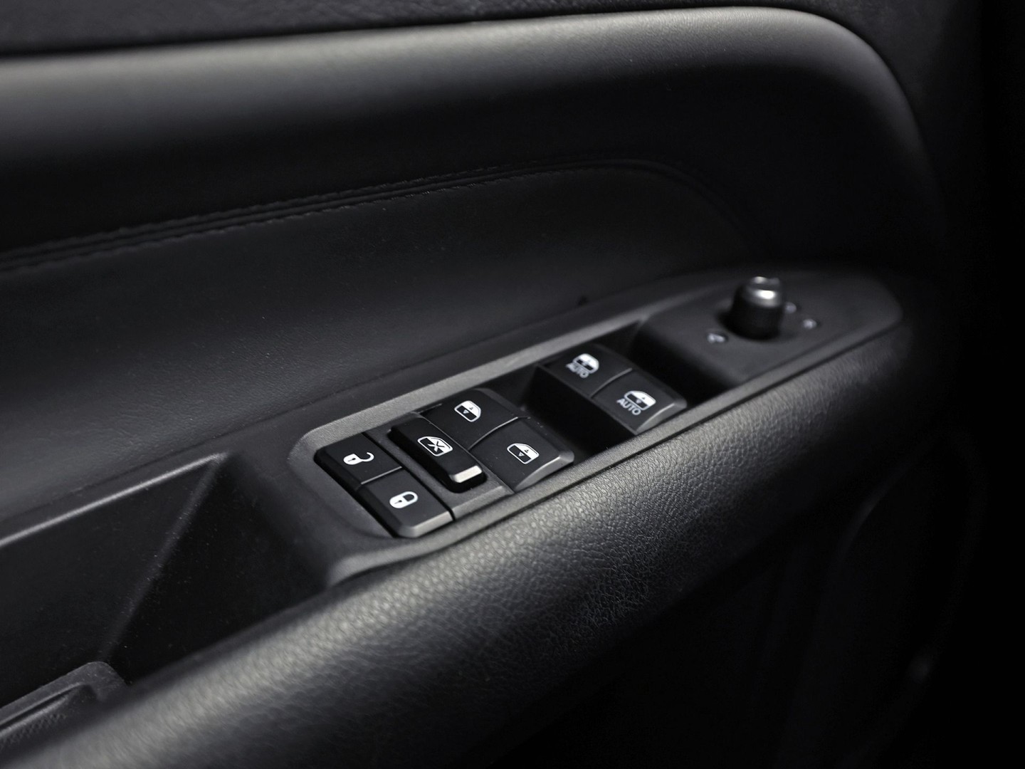 Jeep Compass 4xe 240 Plug-in Hybrid Electric Trailhawk 240Pk Automaat (PANORAMADAK, VIRTUAL COCKPIT, APPLE CARPLAY, GROOT NAVI, CAMERA, SPORTSTOELEN, GETINT GLAS, ADAPTIVE CRUISE, NIEUWSTAAT)
