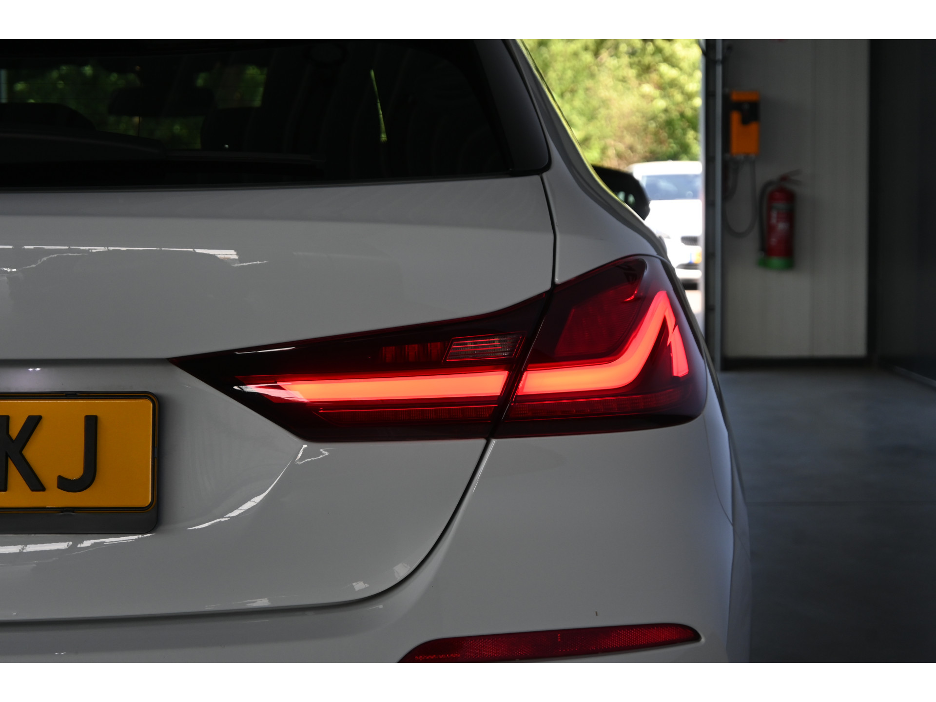 BMW 1-serie 118i High Executive Automaat Clima Virtual Cockpit LED Stoelverwarming CarPlay 100% Onderhouden! Inruil mogelijk!
