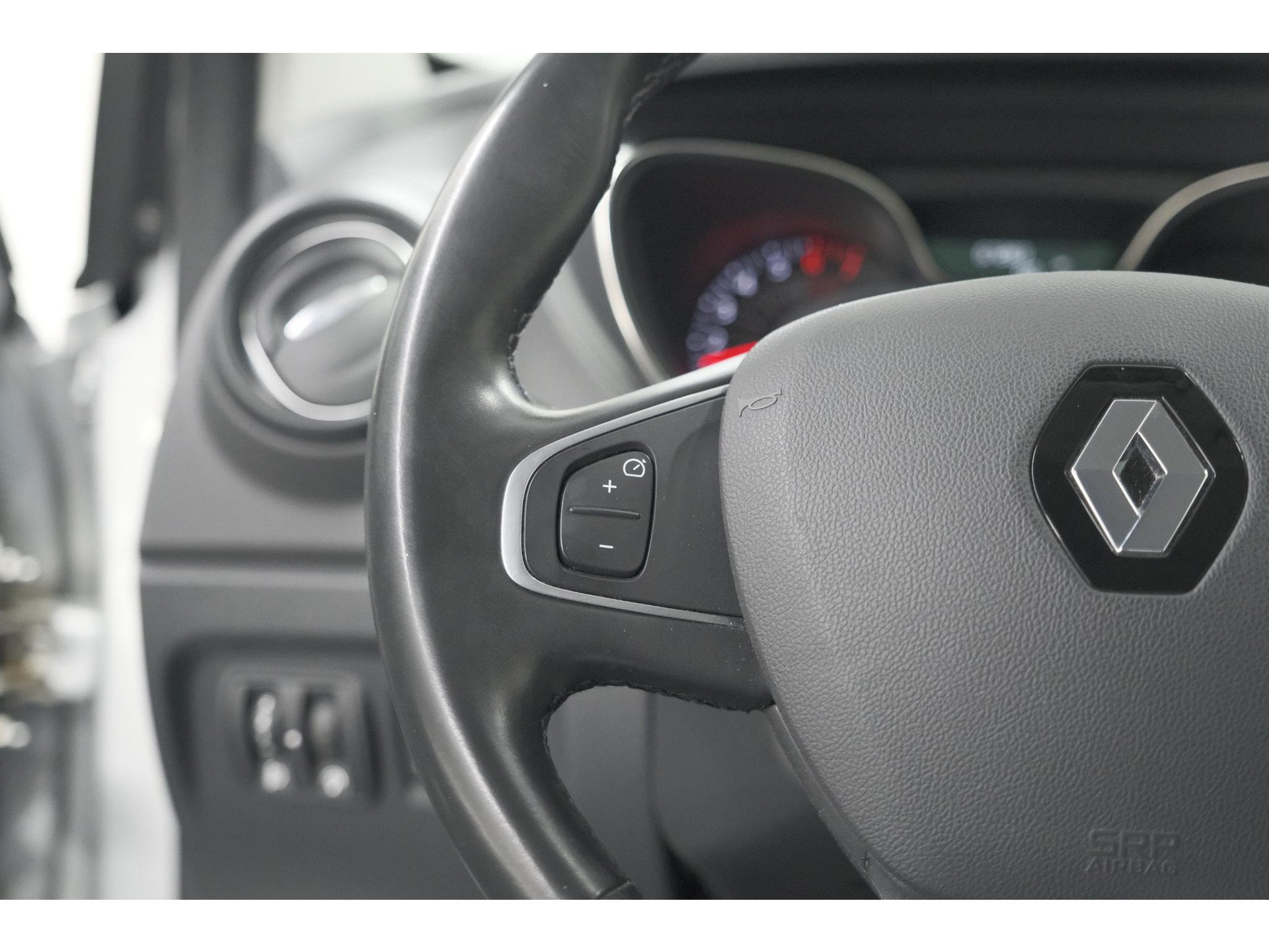 Renault Captur TCe 90 Intens | Trekhaak | AllSeason banden | Navigatie | Parkeersensoren