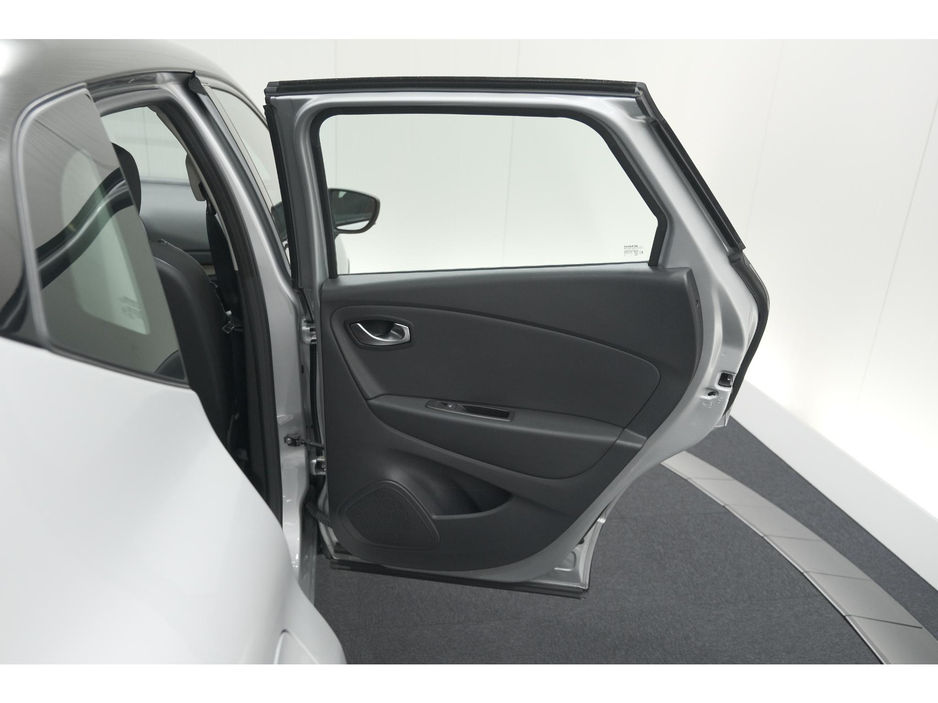 Renault Captur TCe 90 Intens | Trekhaak | AllSeason banden | Navigatie | Parkeersensoren