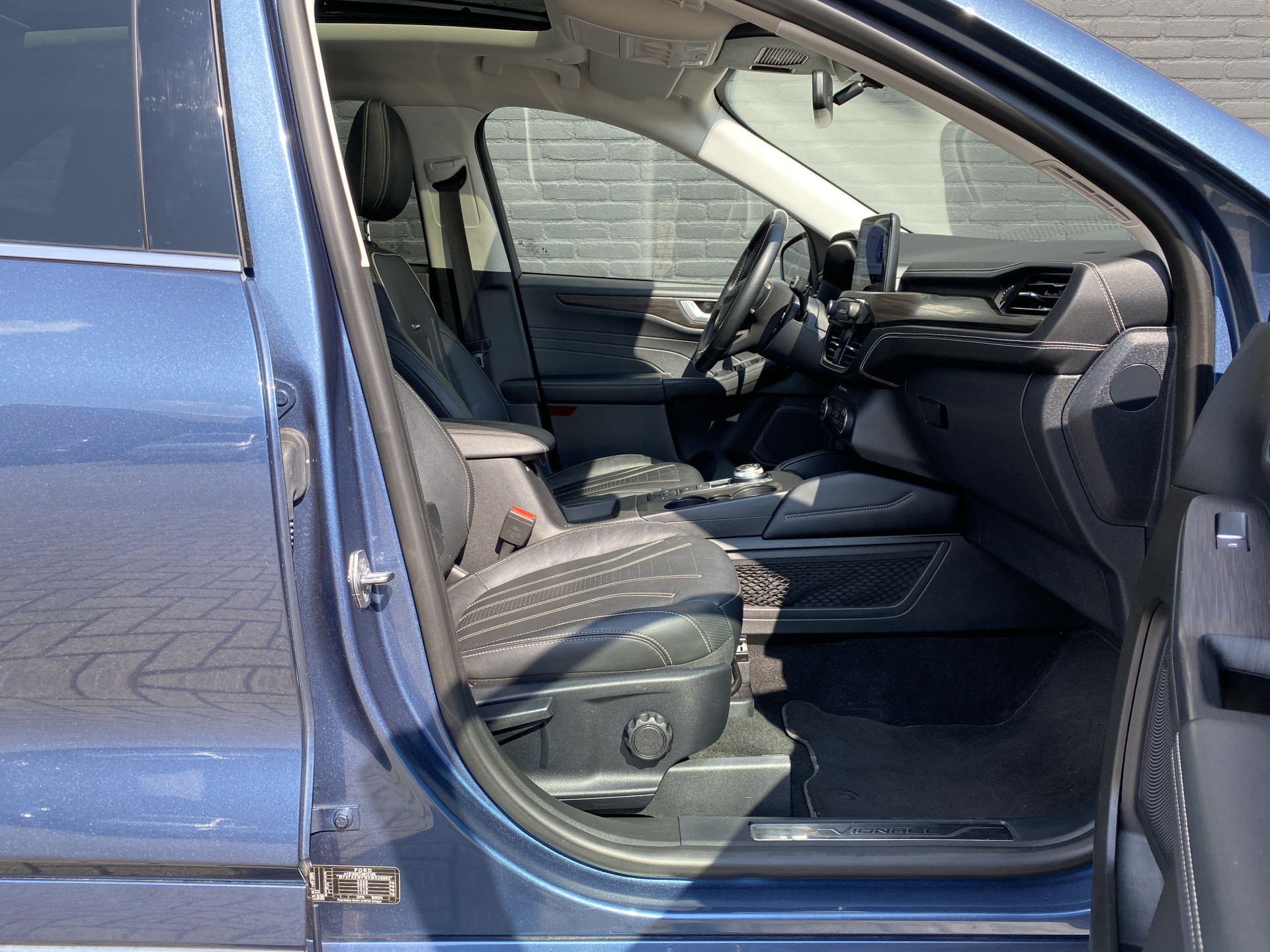 Ford Kuga 2.5 PHEV Vignale 225 pk | dealer onderh. | panoramadak | leder interieur | elektr. v. stoelen | navigatie | B&O audio