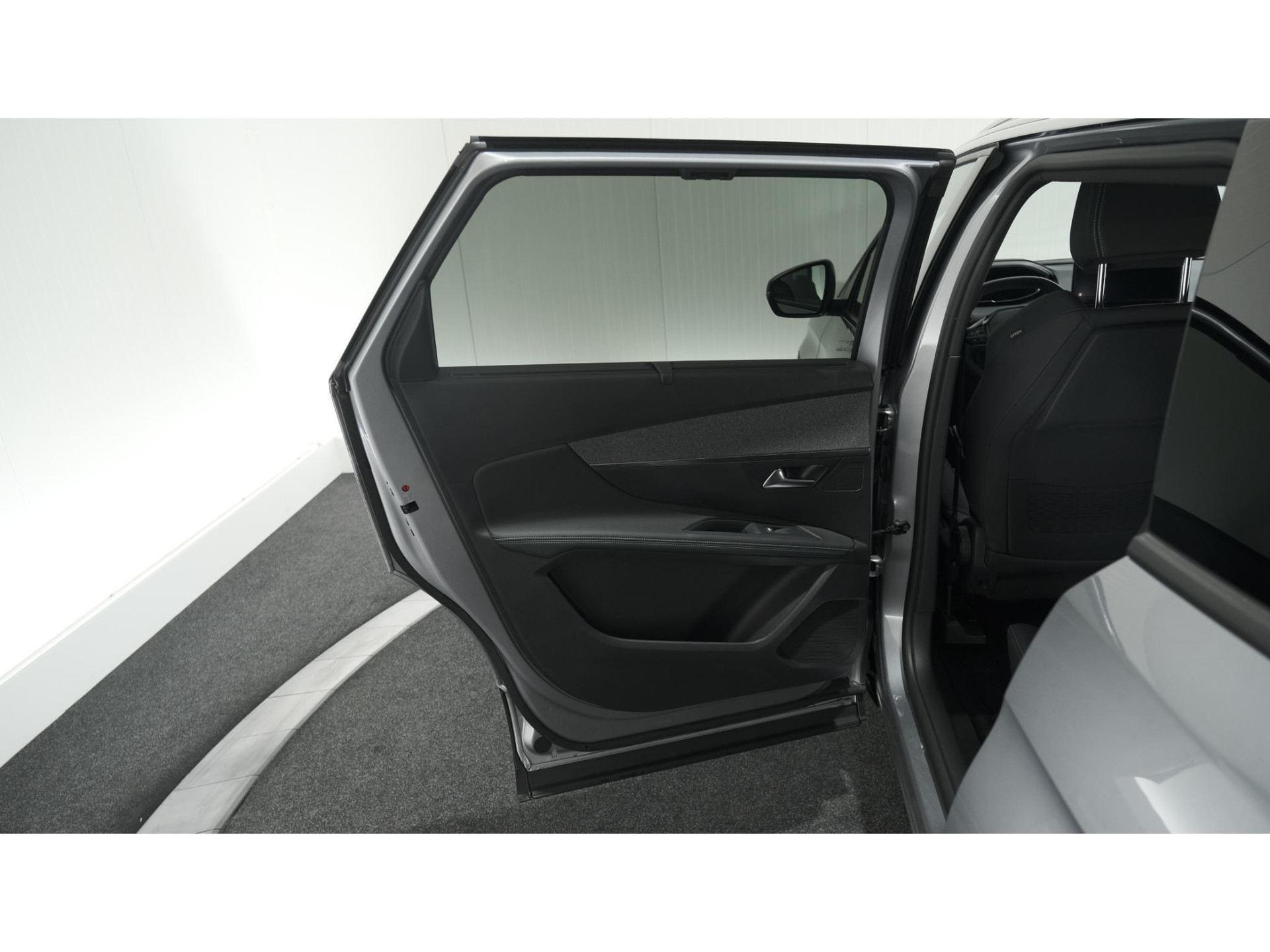 Peugeot 5008 PureTech 130 EAT8 Allure Pack Business | 7 Zitplaatsen | Camera | Dodehoekdetectie | Navigatie | Elektronische Achterklep