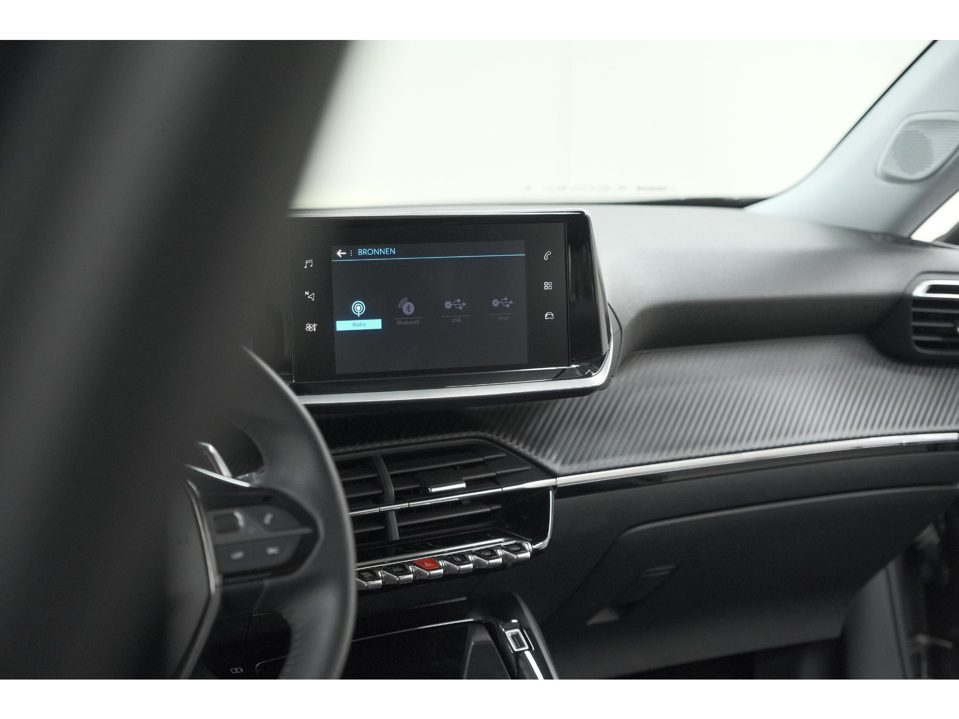 Peugeot 2008 PureTech 130 EAT8 Allure Pack | Trekhaak | Camera | Navigatie | Parkeersensoren