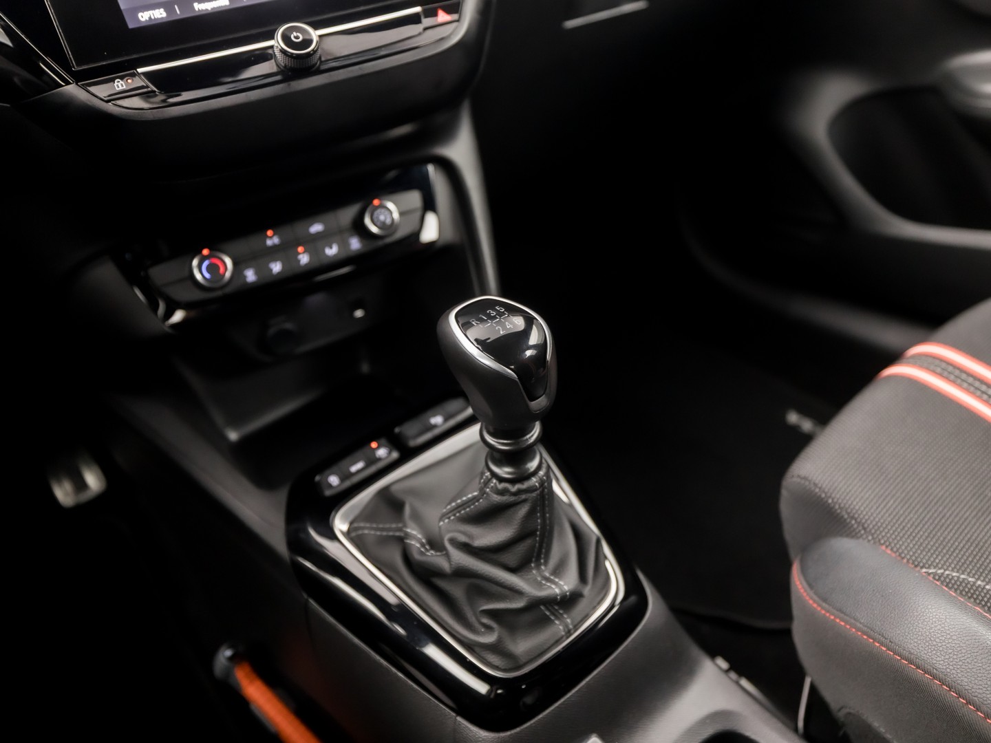 Opel Corsa 1.2 GS Line (VIRTUAL COCKPIT, APPLE CARPLAY, GROOT NAVI, 360 CAMERA, GETINT GLAS, SPORTSTOELEN, CRUISE, LANE ASSIST, NIEUWSTAAT)