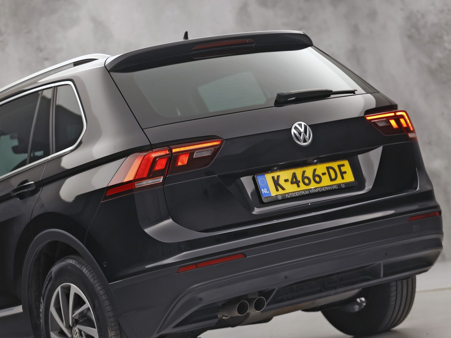 Volkswagen Tiguan 1.5 TSI ACT Highline 150Pk Automaat (VIRTUAL COCKPIT, APPLE CARPLAY, GROOT NAVI, CAMERA, STOELVERWARMING, SPORTSTOELEN, GETINT GLAS, ADAPTIVE CRUISE, NIEUWSTAAT)