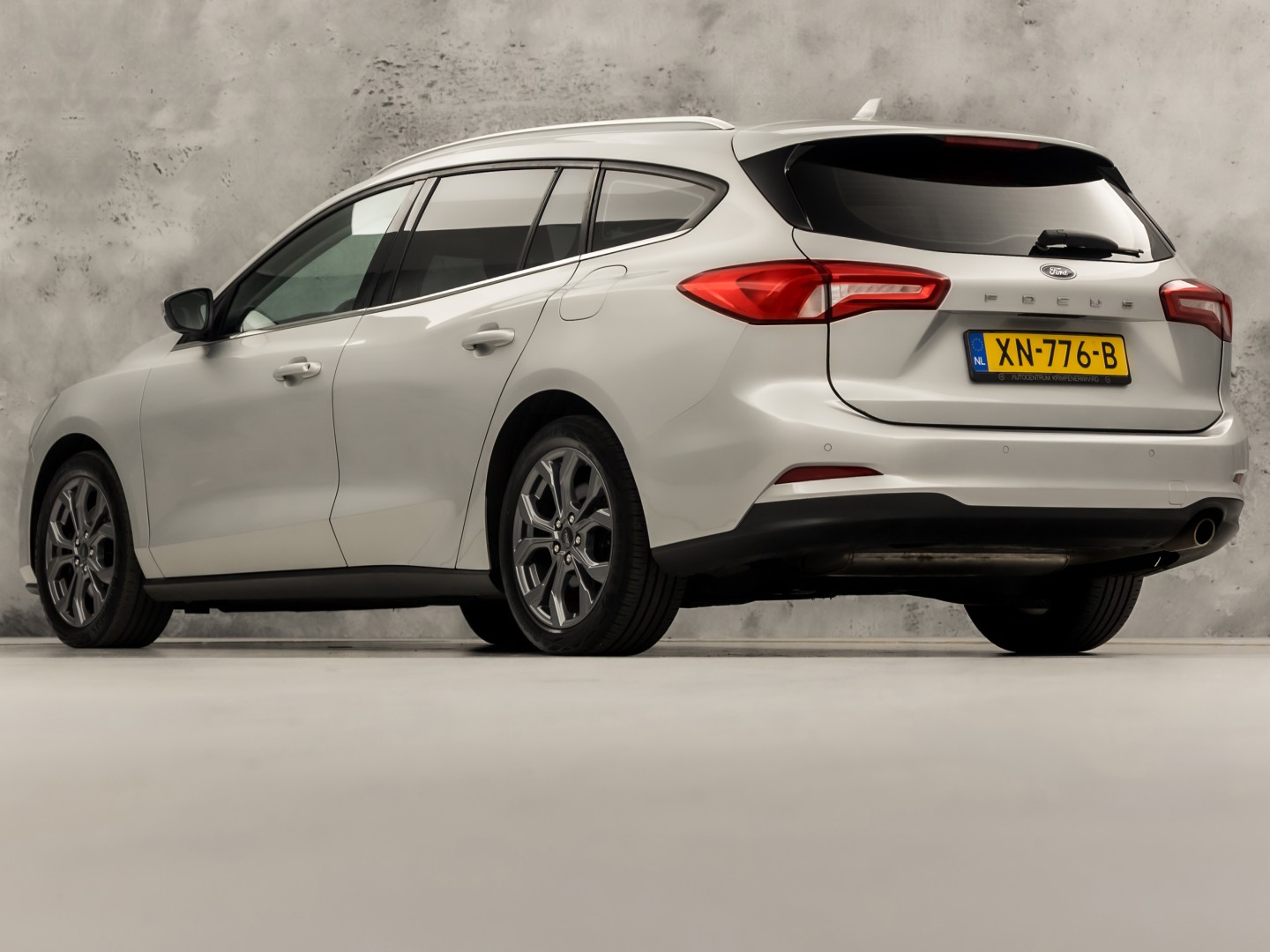 Ford Focus Wagon 1.0 EcoBoost Titanium Sport (APPLE CARPLAY, GROOT NAVI, STUUR/STOELVERWARMING, KEYLESS, SPORTSTOELEN, GETINT GLAS, LM VELGEN, CRUISE, NIEUWSTAAT)