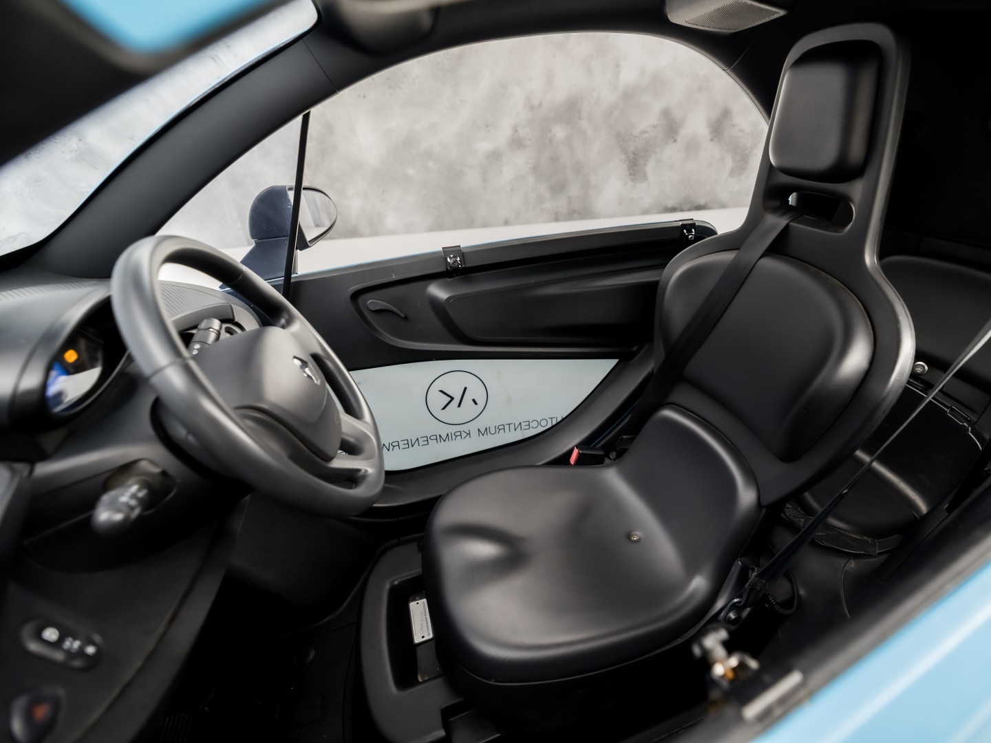 Renault Twizy Life (45 KMH, BROMMER KENTEKEN, ZWART LEDER, PARKEERSENSOREN, SPORTSTOEL, NIEUWSTAAT)