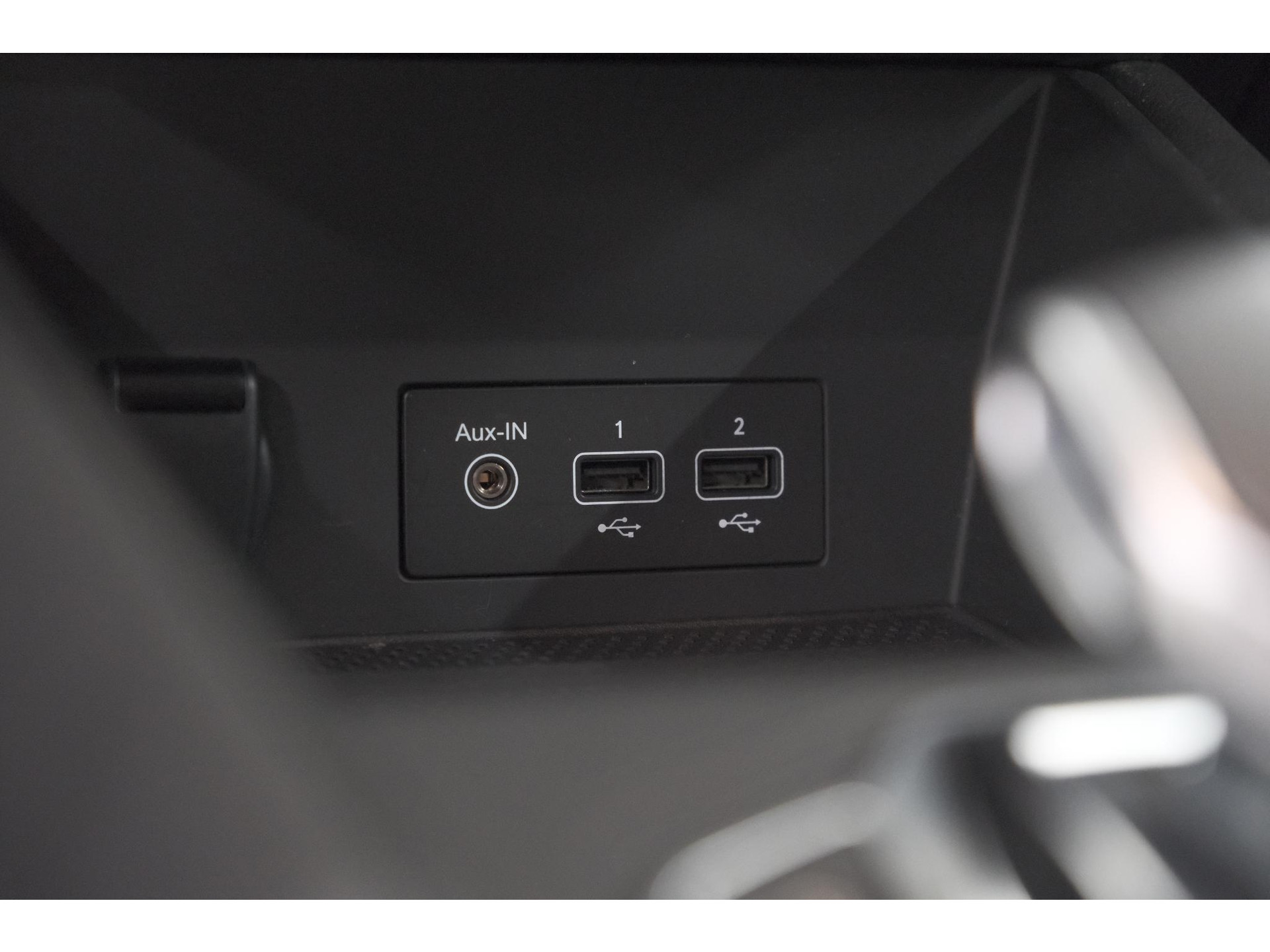 Renault Captur Mild Hybrid 140 EDC Techno | 360 Camera | Groot scherm | Stoelverwarming | Parkeersensoren | Allseason banden