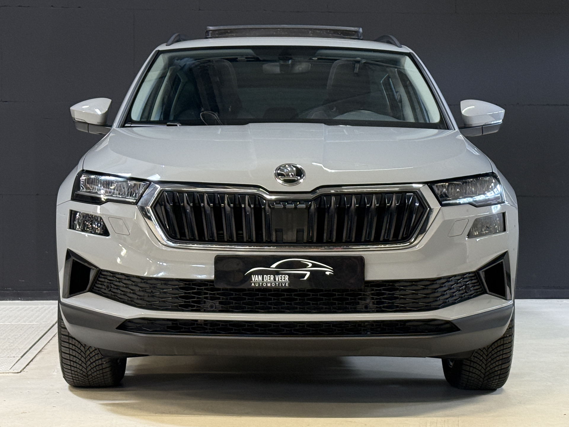 ŠKODA Karoq 1.5 TSI ACT Business Edition Plus | Panoramadak | Camera | Adaptive cruise | Stoelverwarming | Full LED | NL auto | Dealer onderhouden