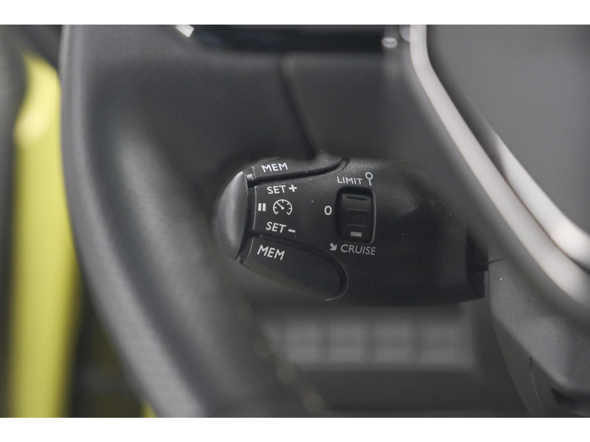 Peugeot 208 Hybrid 136 e-DCS6 GT | Camera | Apple Carplay | Parkeersensoren