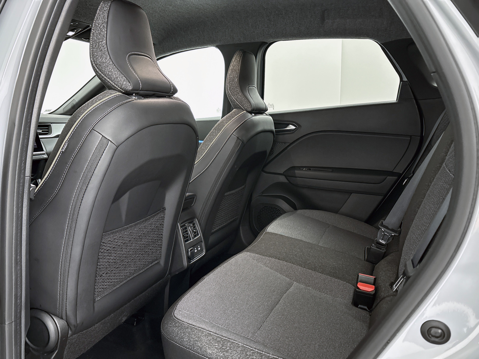 Renault Captur 1.8 E-Tech full hybrid 160 techno | CAMERA | NAVI