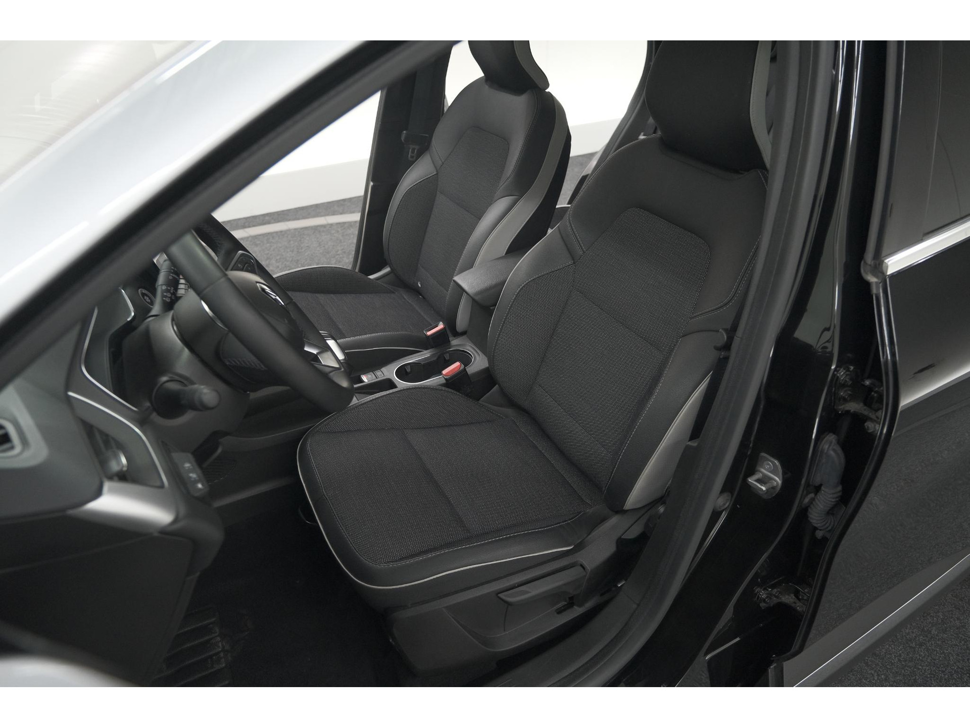 Renault Captur 1.6 E-Tech full hybrid 145 techno | Pack Full Screen | Camera | Navigatie | Allseason Banden