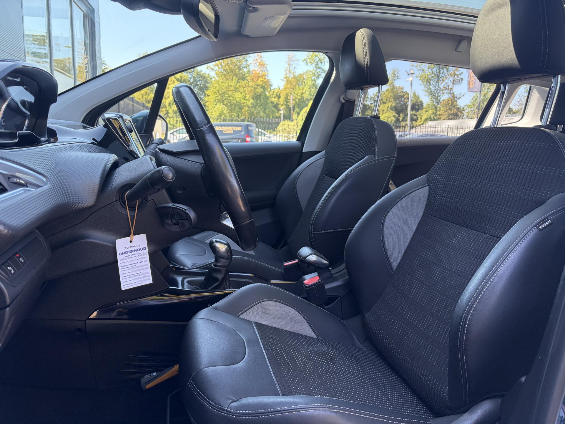 Peugeot 2008 1.2 PureTech Allure D-riem vv in 02-2026 l Pano l Carplay l Camera l Halfleder l 110pk l Dealer Onderhouden l 2e Eigenaar l Navi l Clima l Cruise l Pdc l Lm velgen l Apk tot 02-2027