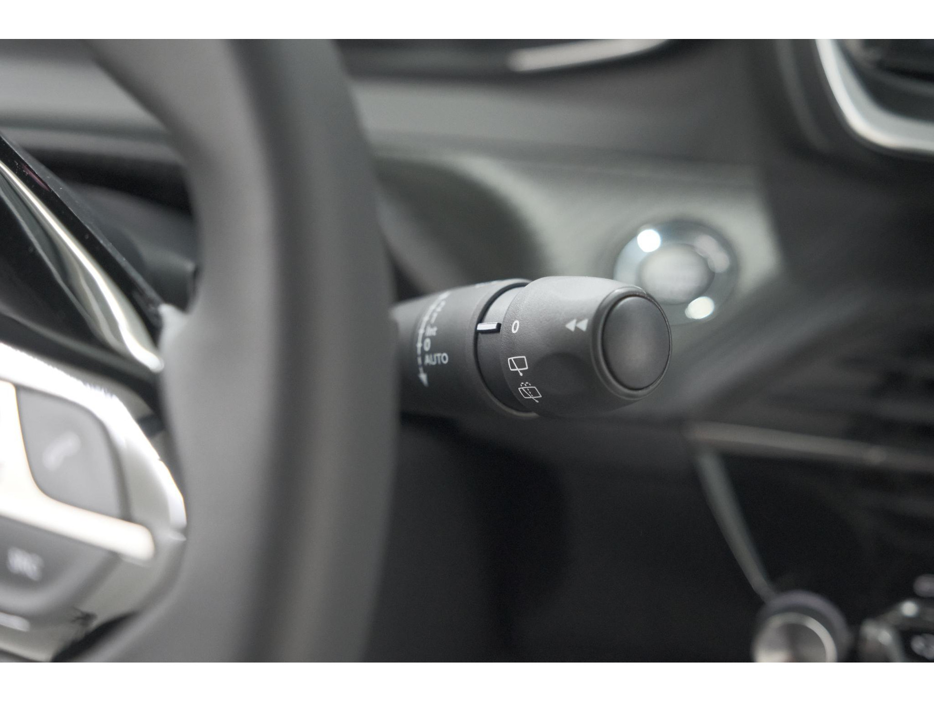 Peugeot 2008 1.2 Hybrid 145 Allure | 360 Camera | Adaptieve Cruise Control | Dodehoekdetectie | Apple Carplay