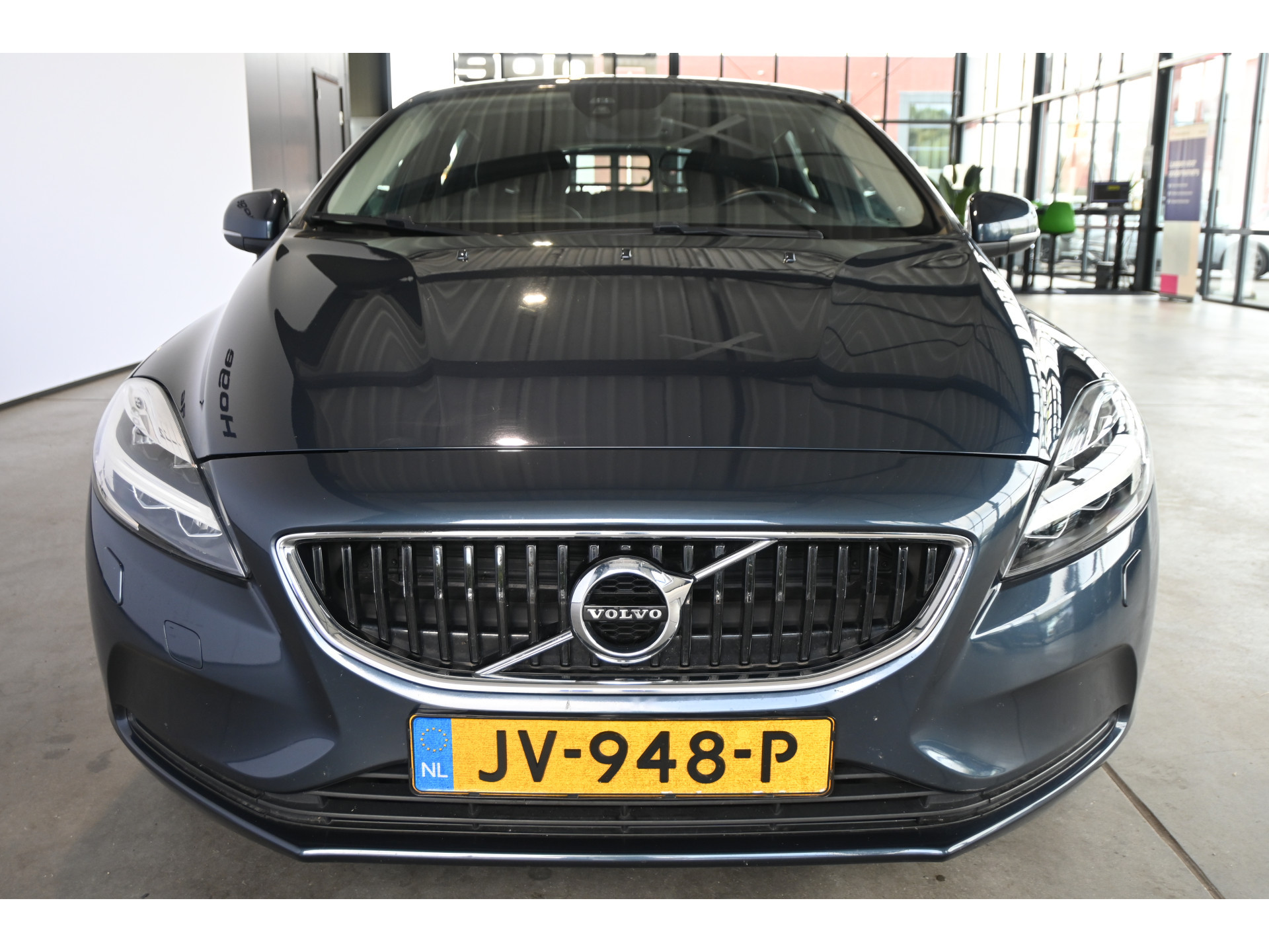 Volvo V40 2.0 T2 Momentum Nap Clima Cruise control Trekhaak Navigatie Stoelverwarming Goed onderhouden! Inruil Mogelijk!