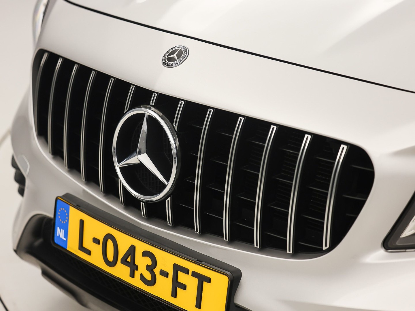 Mercedes-Benz GLA 250 250 4Matic AMG Edition 1 Sport Automaat (PANORAMADAK, CLIMATE, SPOILER, RODE GORDELS, SPORTSTOELEN, STOELVERWARMING, GETINT GLAS, NIEUWSTAAT)