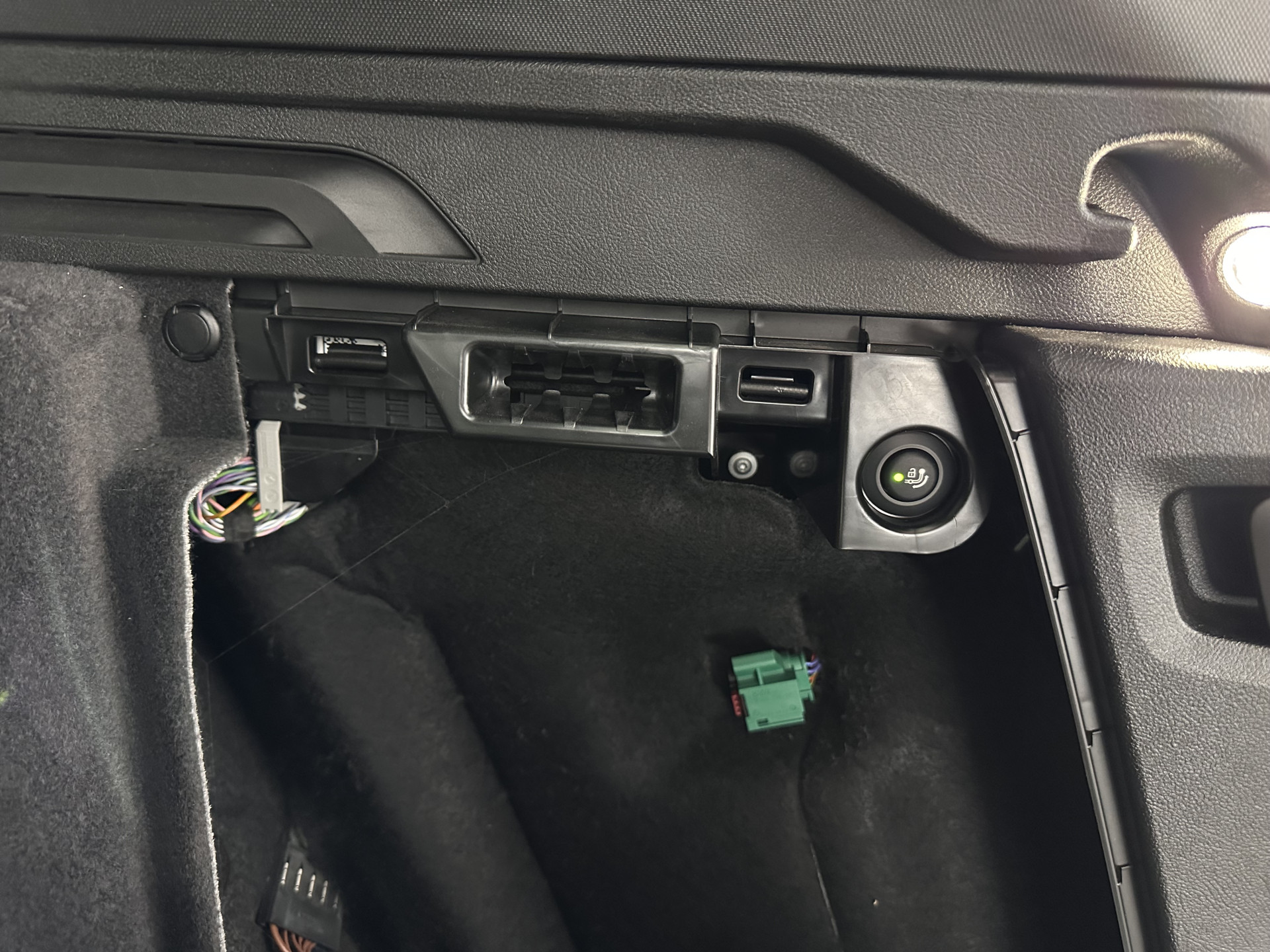 BMW iX3 High Executive 80 kWh [ 3-Fase-11kW ] {SOH-98%} (INCL-BTW) Aut. *PANO | LEATHER | HARMAN/KARDON | FULL-LED | BLINDSPOT | MEMORY-PACK | DIGI-COCKPIT | HEATED-SPORTSEATS | KEYLESS | TOPVIEW | DAB+ | NAVI-FULLMAP | HEAD-UP | PRIVACY-GLASS | .