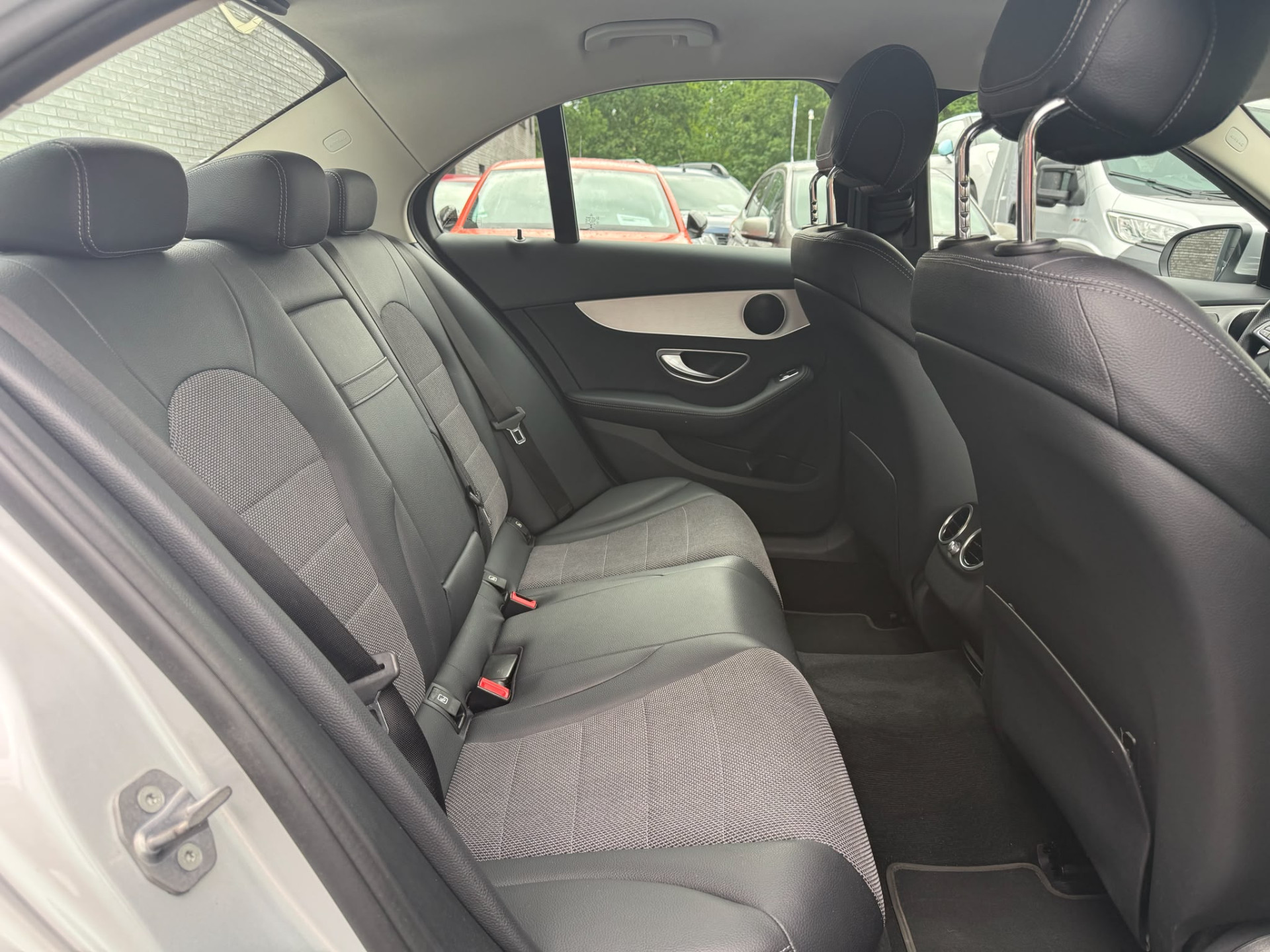 Mercedes-Benz C-klasse 180 Business Solution | 2E EIGENAAR |3/6/12MND GARANTIE | AUTOMAAT | CRUISE | LED | CAMERA | STOELVERW. | NAVI |