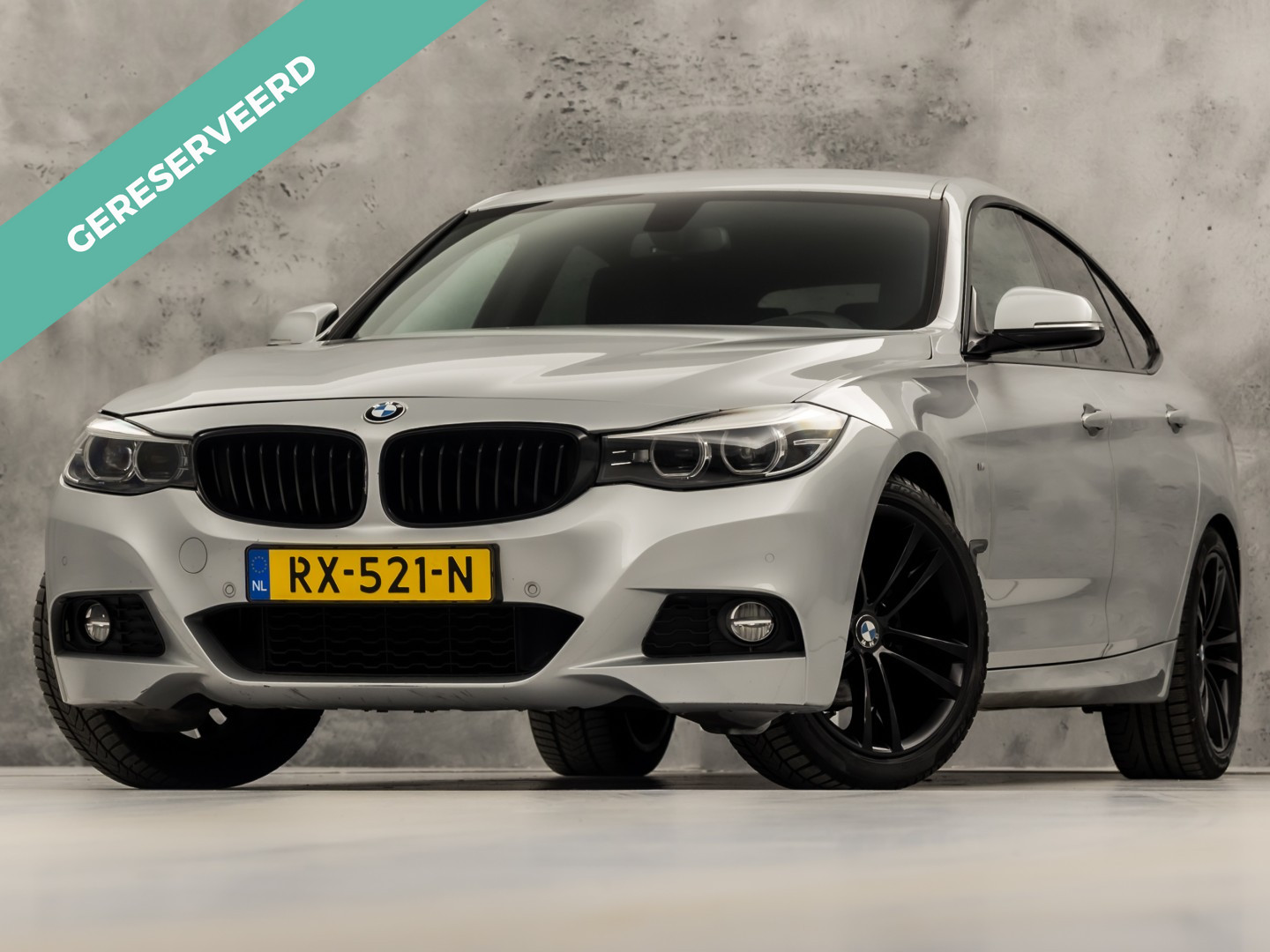 BMW 3 Serie GT 320i M Sport High Executive 184Pk Automaat (GROOT NAVI, M PAKKET, STOELVERWARMING, LEDER, SPORTSTOELEN, GETINT GLAS, PARKEERSENSOREN, NIEUWSTAAT)
