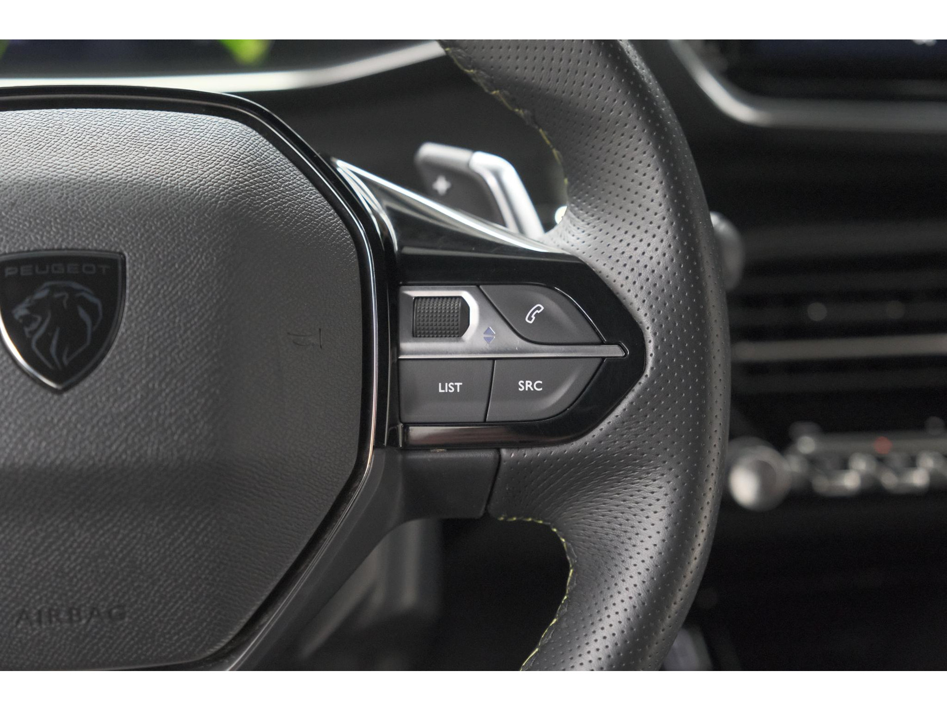 Peugeot 2008 PureTech 130 EAT8 GT | Camera | Apple Carplay | Parkeersensoren | 17 Inch Lichtmetalen Velgen