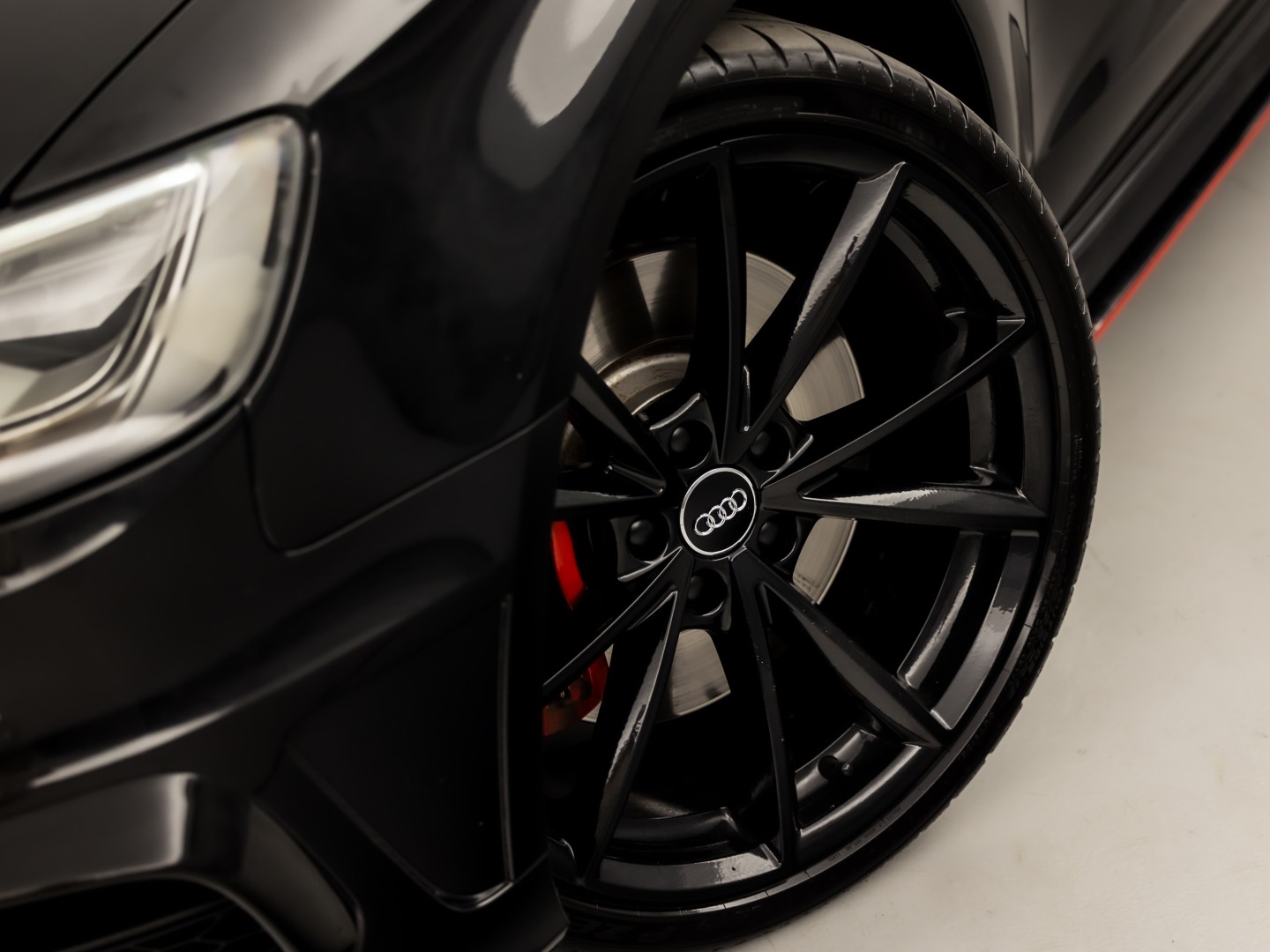 Audi A3 Sportback 2.0 TFSI S3 quattro S-Line 300Pk Automaat (PANORAMADAK, BLACK PACK, BANG&OLUFSEN, ELEK SPORTSTOELEN, RODE GORDELS, GETINT GLAS, PARKEERSENSOREN, NIEUWSTAAT)