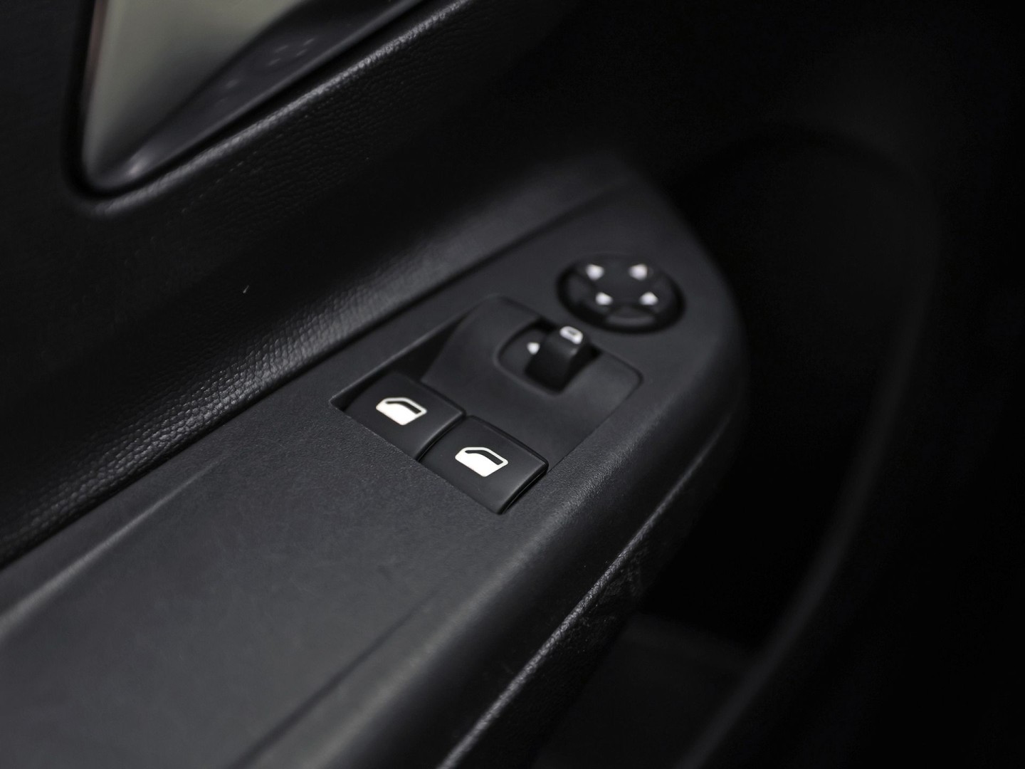 Opel Corsa 1.2 Sport (APPLE CARPLAY, GROOT NAVI, 360 CAMERA, SPORTSTOELEN, LM VELGEN, CRUISE, NIEUWSTAAT)