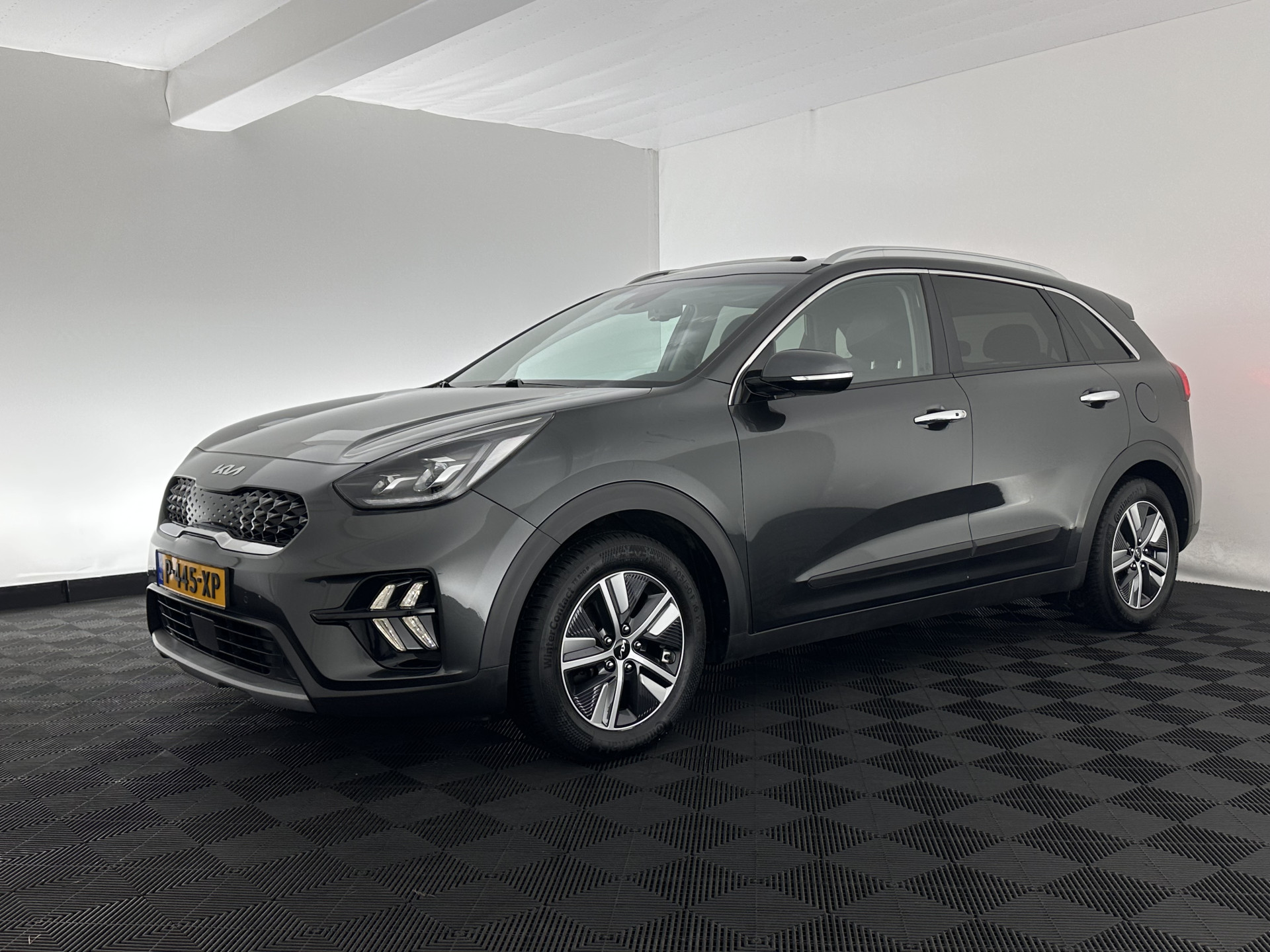 Kia Niro 1.6 GDi Hybrid ExecutiveLine (INCL-BTW) Aut. *PANO |  LEATHER | FULL-LED | NAVI-FULLMAP | DIGI-COCKPIT | HEATED-COMFORTSEATS | CAMERA | DAB+ | KEYLESS | ECC | SHIFTPADDLES | ADAPTIVE-CRUISE | LANE-ASSIST | 16"ALU*