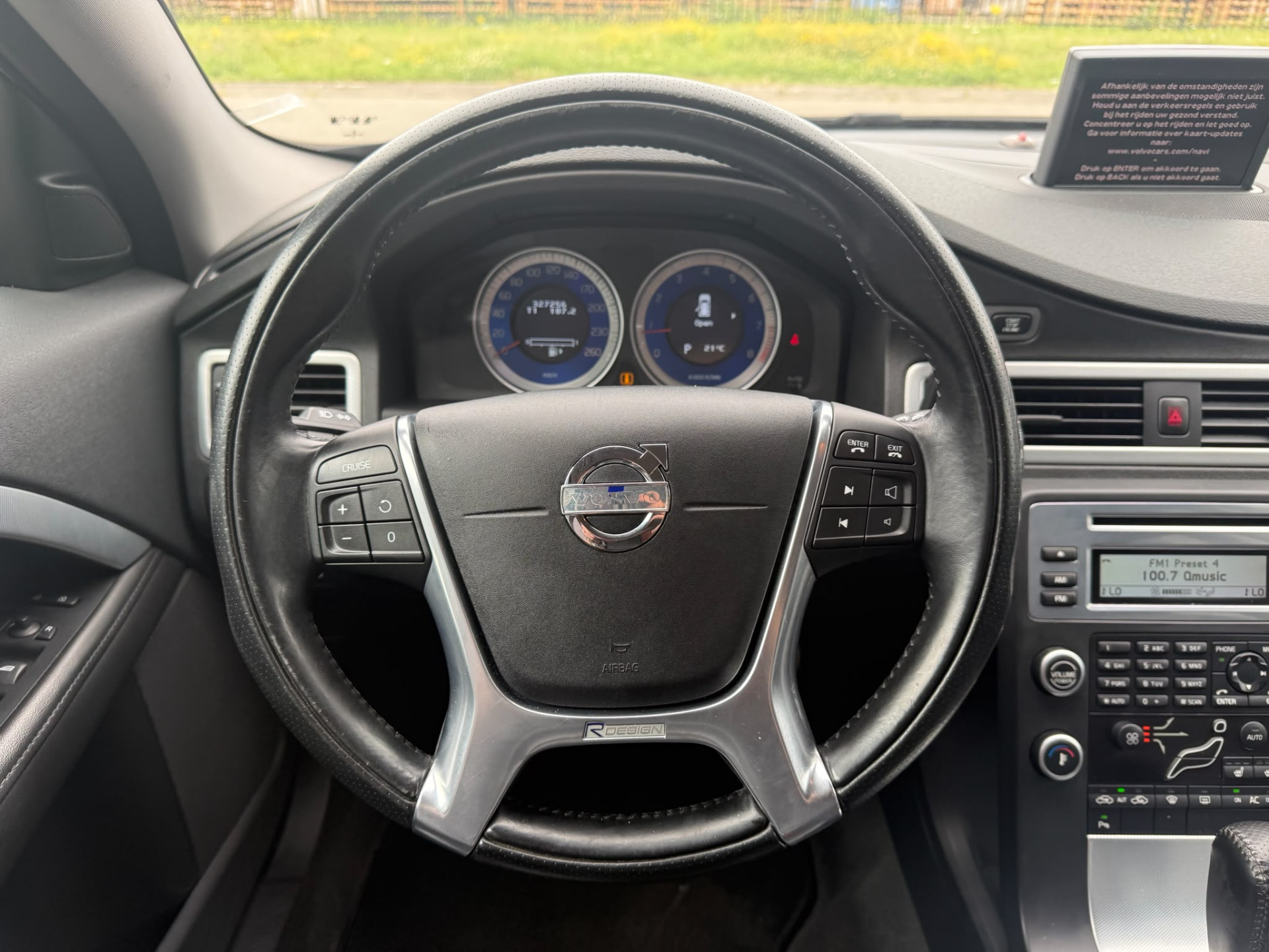 Volvo V70 2.0T R-Edition | 3E EIGENAAR | AUTOMAAT | LEDER | NAVI | XENON | CRUISE | TREKHAAK |