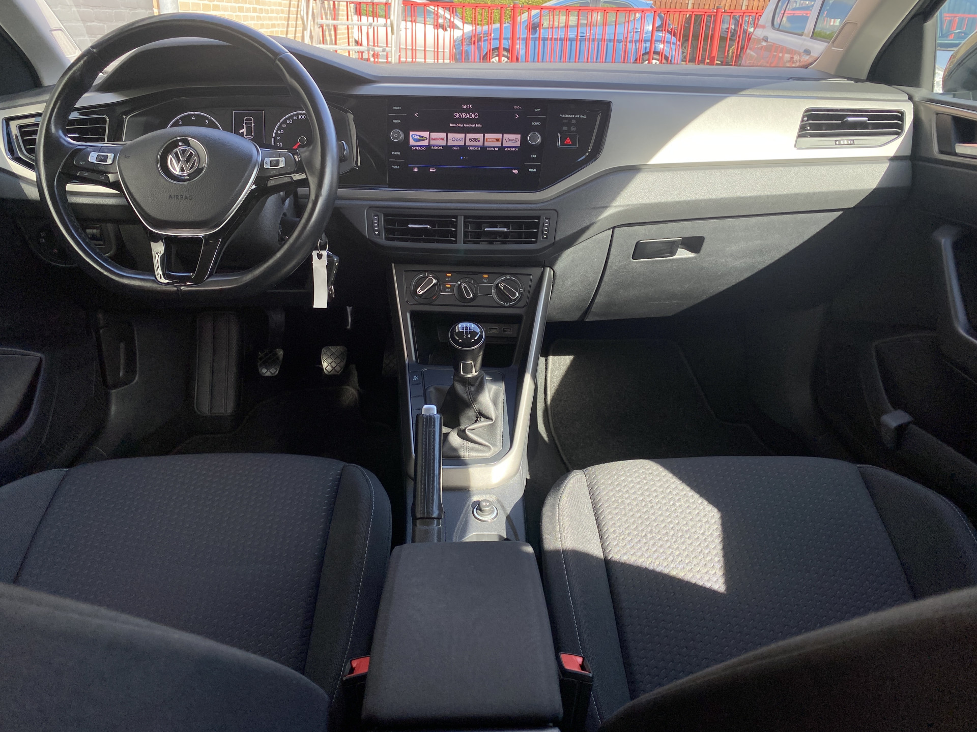 Volkswagen Polo 1.0 Comfortline | apple carplay - android auto | airco | cruise control | bluetooth | lichtsensor | NL auto