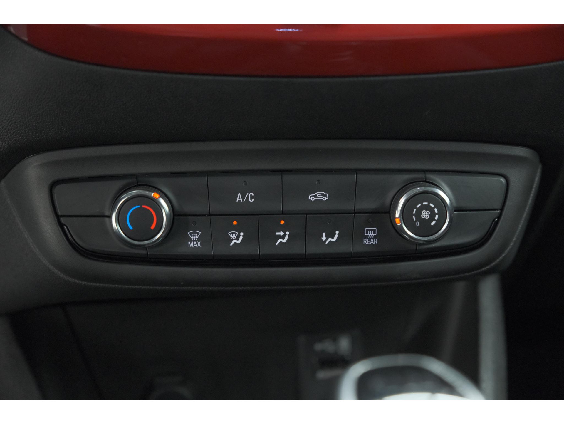 Opel Crossland Turbo 110 GS Line | Trekhaak | Camera | Apple Carplay | Navigatie | Parkeersensoren voor + Achter
