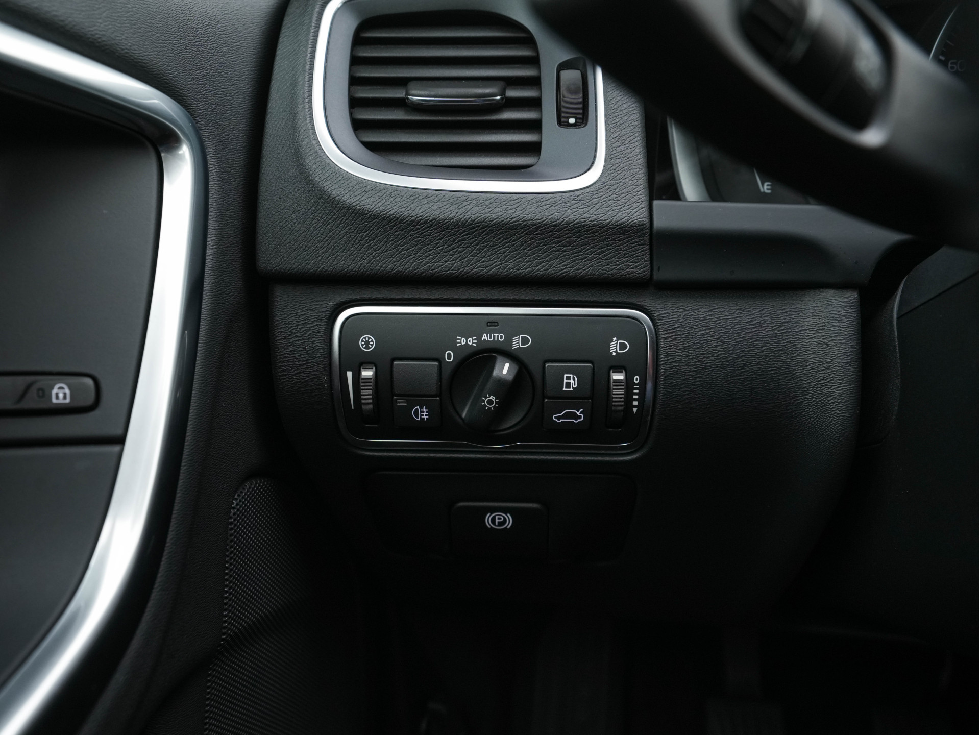 Volvo S60 2.0 D4 Kinetic Business-Pack-Connect *NAVI-FULLMAP | COMFORT-SEATS | ECC | PDC | CRUISE | TOWBAR | 16''ALU *