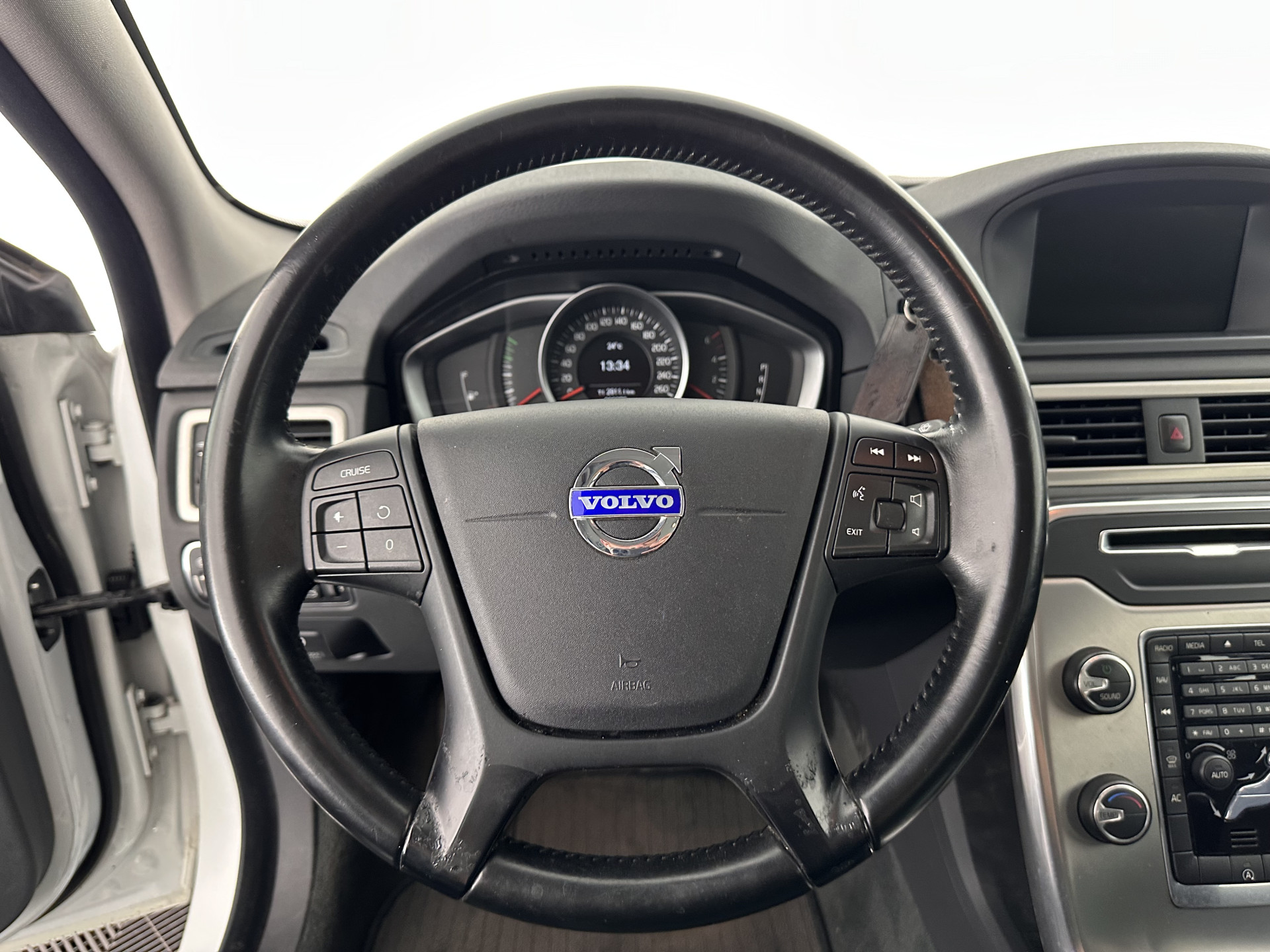 Volvo V70 1.6 D2 Kinetic Sport-Pack Aut. *NAVI-FULLMAP | COMFORT-SEATS | ECC | SIPS | PDC | CRUISE | PRIVACY-GLASS | TOWBAR | 17''ALU*