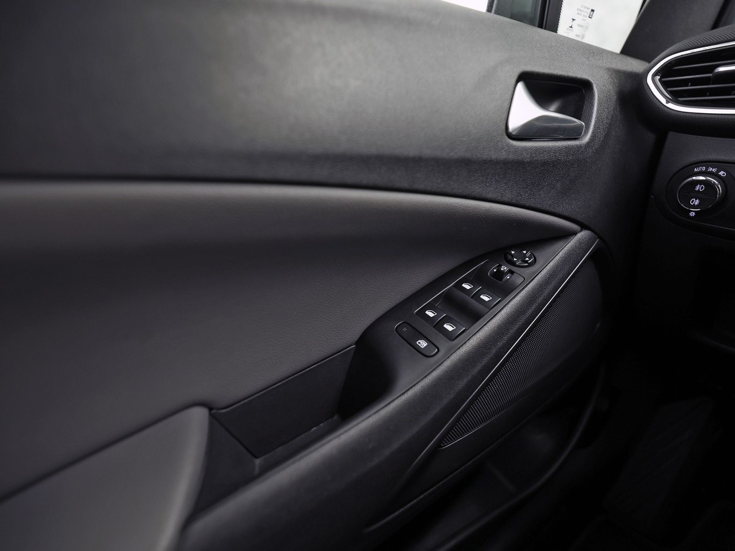 Opel Crossland X 1.2 Turbo Innovation (APPLE CARPLAY, GROOT NAVI, CLIMATE, STUUR/STOELVERWARMING, 360 CAMERA, SPORTSTOELEN, GETINT GLAS, CRUISE, LM VELGEN, NIEUWSTAAT)