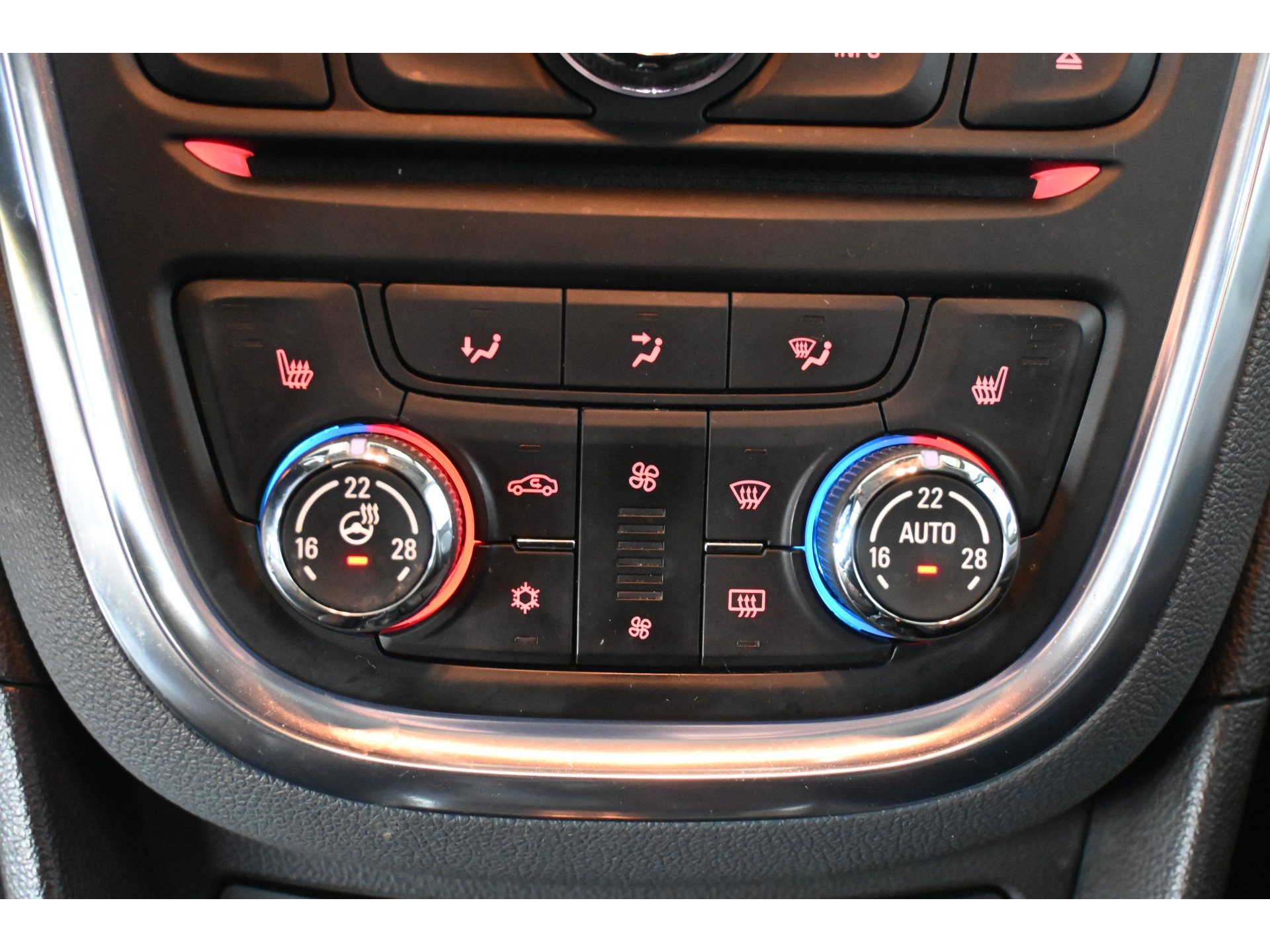 Opel Mokka 1.4 T Cosmo Clima Navigatie Schuifdak Leder 100% Onderhouden! Inruil Mogelijk!