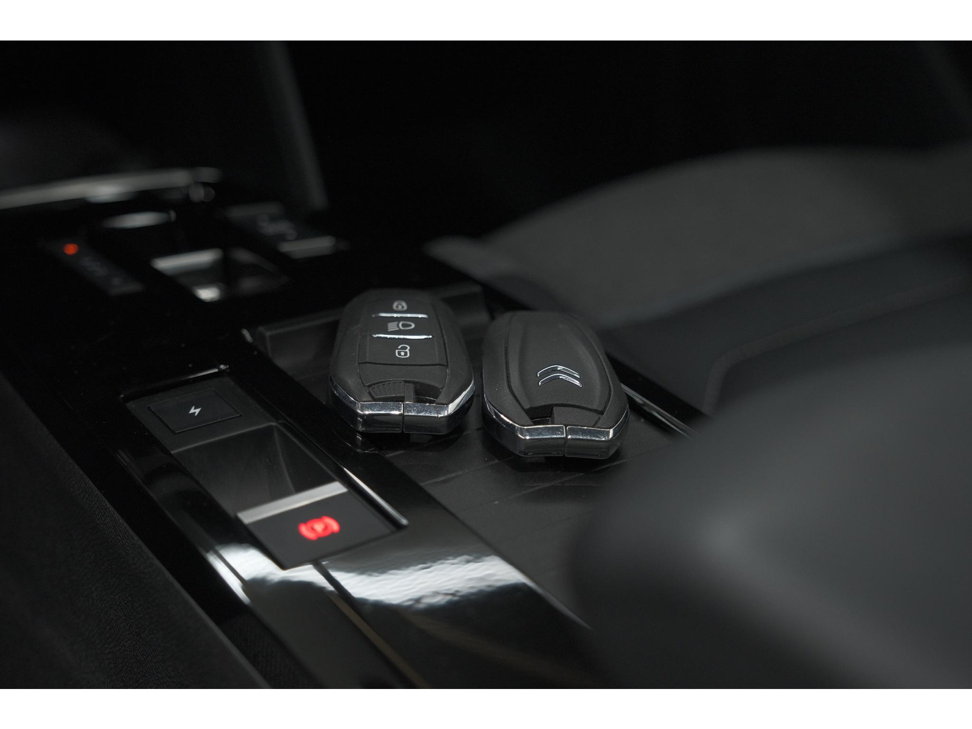 Citroen Ë-C4 Shine 50 kWh | Elektrisch Panoramadak | Camera | Adaptieve Cruise Control