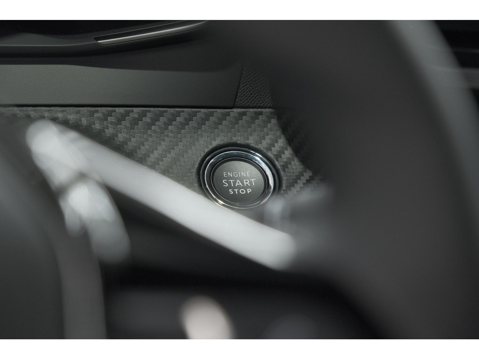 Peugeot e-2008 EV Allure 54 kWh | 11 KW Lader | Warmtepomp | Apple Carplay | Parkeersensoren