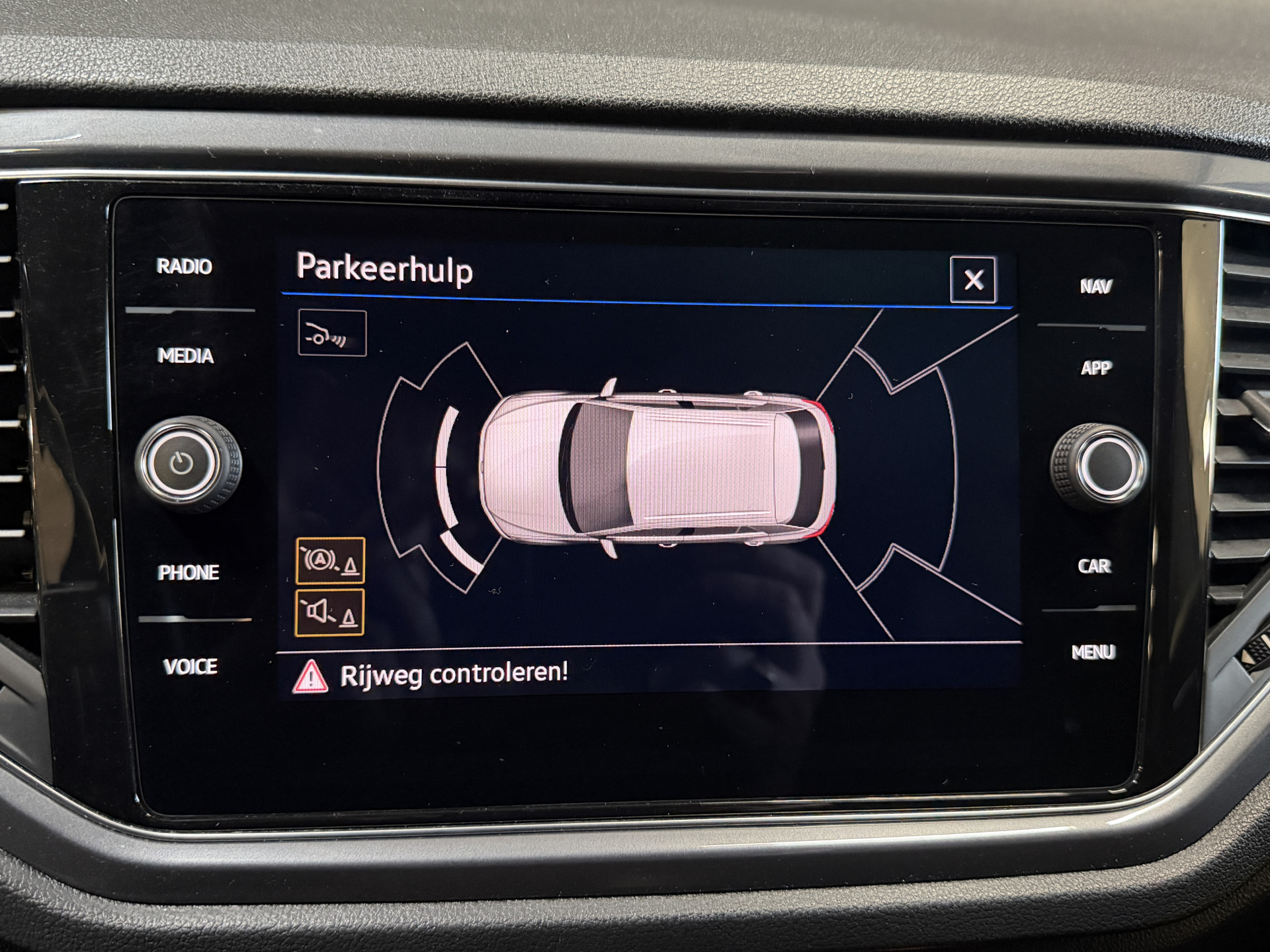 Volkswagen T-Roc 1.5 TSI Sport Business R | Pano | Camera | Stoelverw. | Adaptive cruise | Full LED | Dodehoeksensor