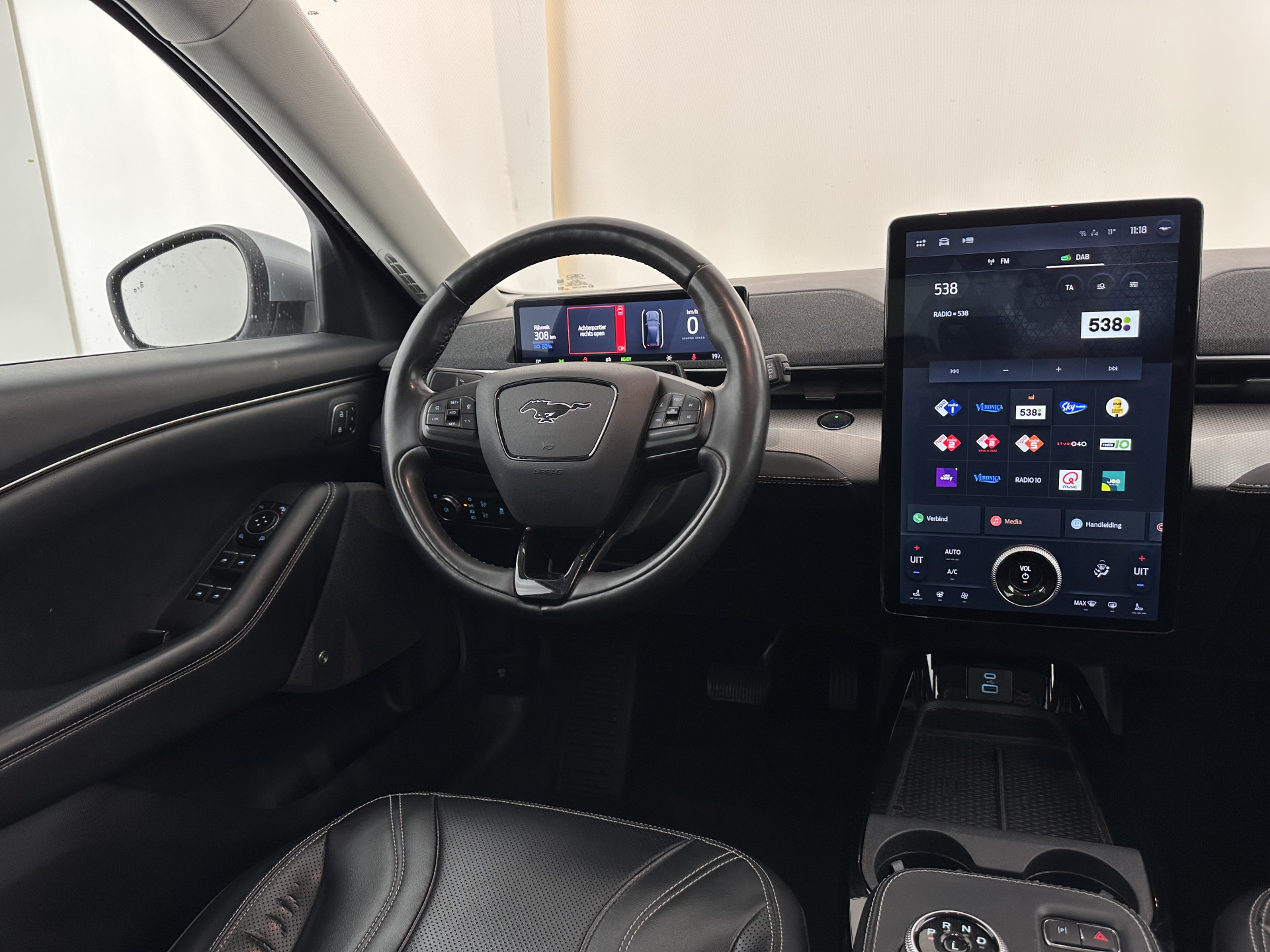 Ford Mustang Mach-E RWD 75 kWh [ 3-Fase ] (INCL.BTW) *LEATHER | FULL-LED | DAB | DIGI-COCKPIT | KEYLESS | NAVI-FULLMAP | CARPLAY | HEATED-COMFORTSEATS | TOPVIEW | ADAPTIVE-CRUISE | PRIVACY-GLASS | 18'' ALU*