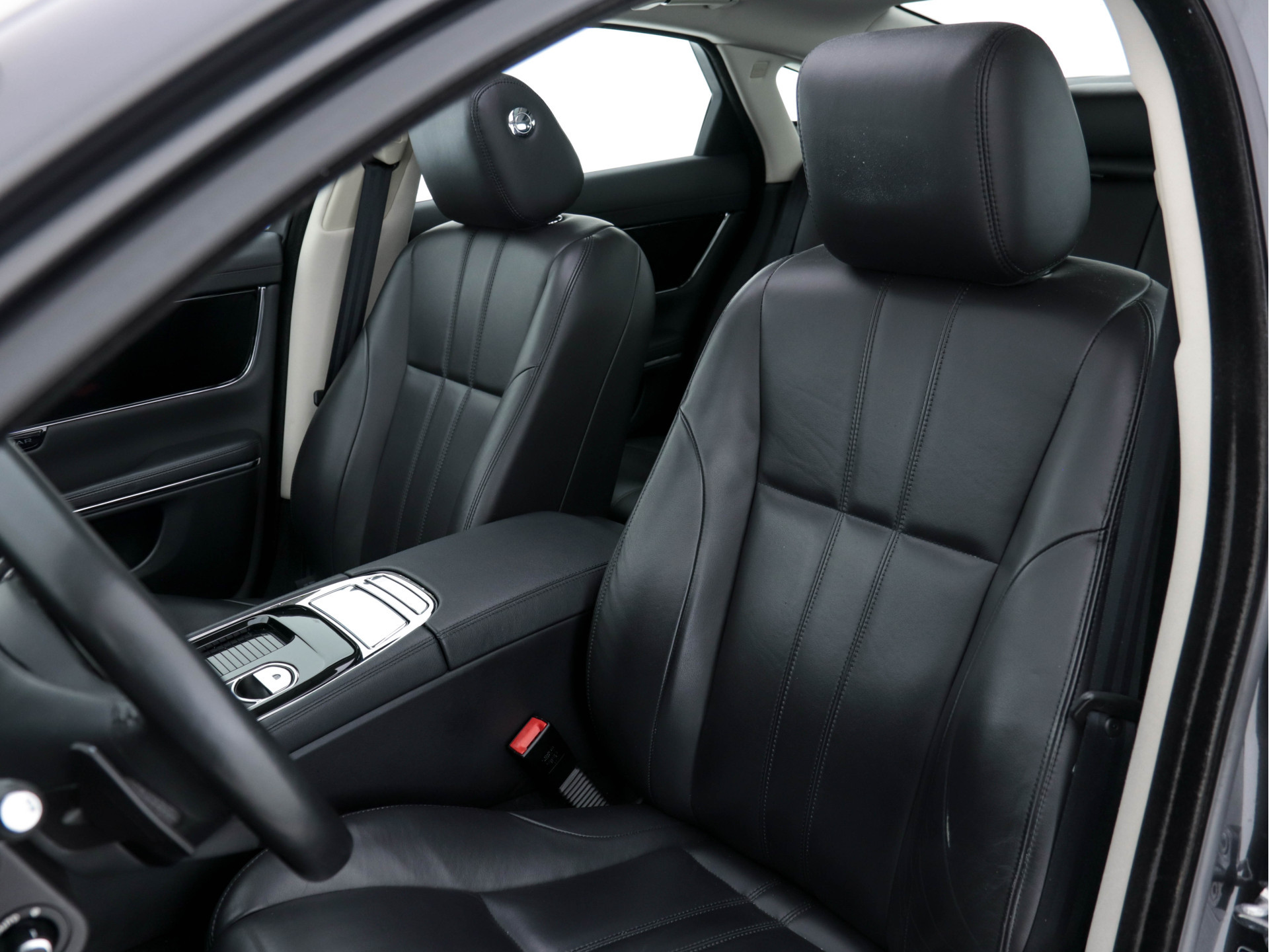 Jaguar XJ 3.0 V6D Portfolio Long (INCL-BTW) Aut. *PANO | LEATHER  | BI-XENON | MERIDIAN-AUDIO | MEMORY-PACK | KEYLESS | CAMERA | ECC | HEATED-COMFORTSEATS | PDC | NAVI-FULLMAP | SHIFT-PADDLES | CRUISE | 19"ALU*