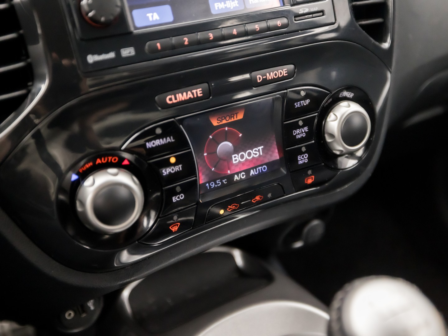 Nissan Juke 1.6 DIG-T Tekna (NAVIGATIE, CLIMATE, CAMERA, GETINT GLAS, KEYLESS, SPORTSTOELEN, LM VELGEN, CRUISE, NIEUWSTAAT)