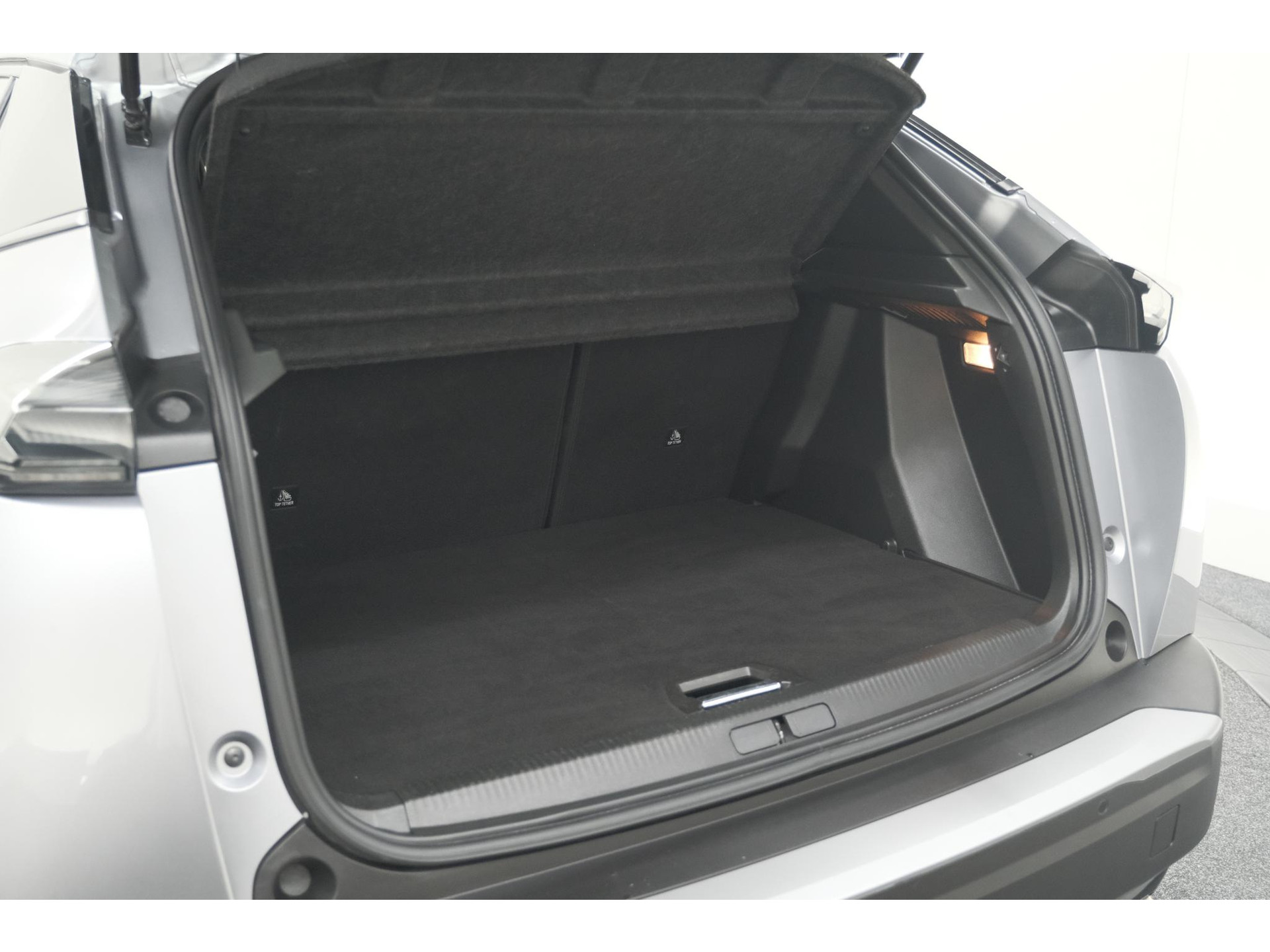 Peugeot 2008 PureTech 130 EAT8 Allure | Camera | Navigatie | Parkeersensoren | Apple Carplay