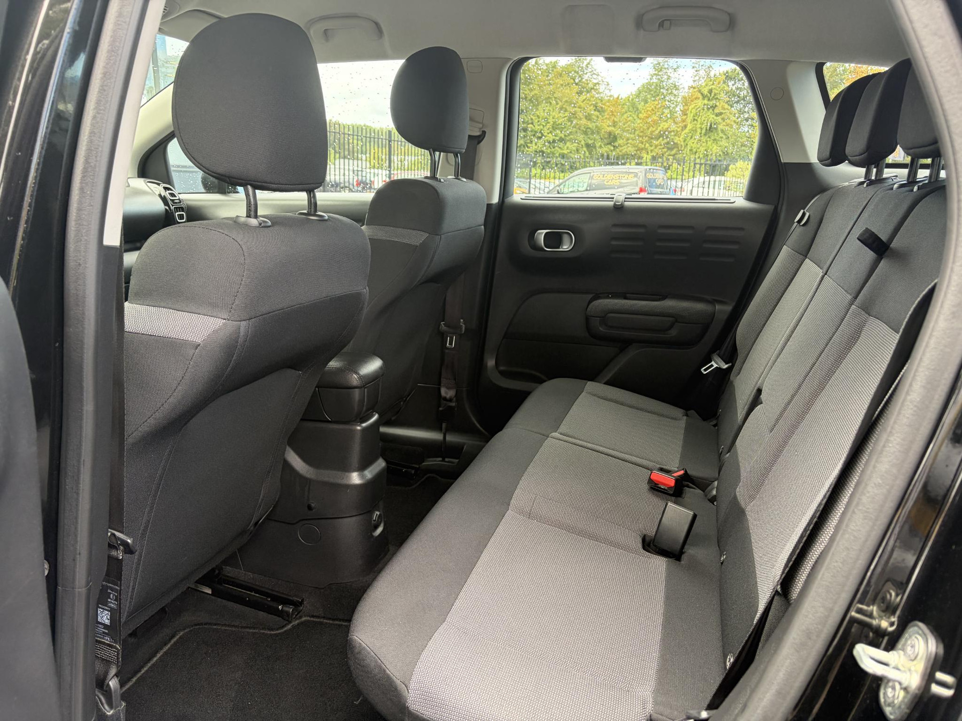 Citroen C3 Aircross 1.2 PureTech Feel ✓Draadloze telefoonlader✓Carplay✓Navi✓Clima✓Cruise ✓Pdc✓Lm velgen✓2e Eigenaar✓Net beurt gehad✓Lm velgen✓N.A.P✓Apk tot 10-2027