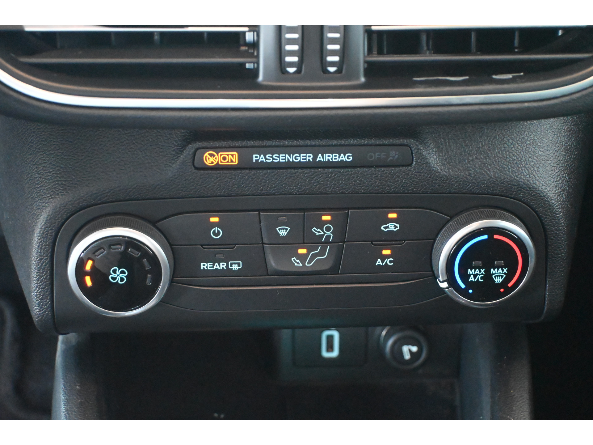 Ford Focus Wagon 1.0 Active Business Automaat Navigatie Carplay LED Rijklaarprijs Inruil Mogelijk!