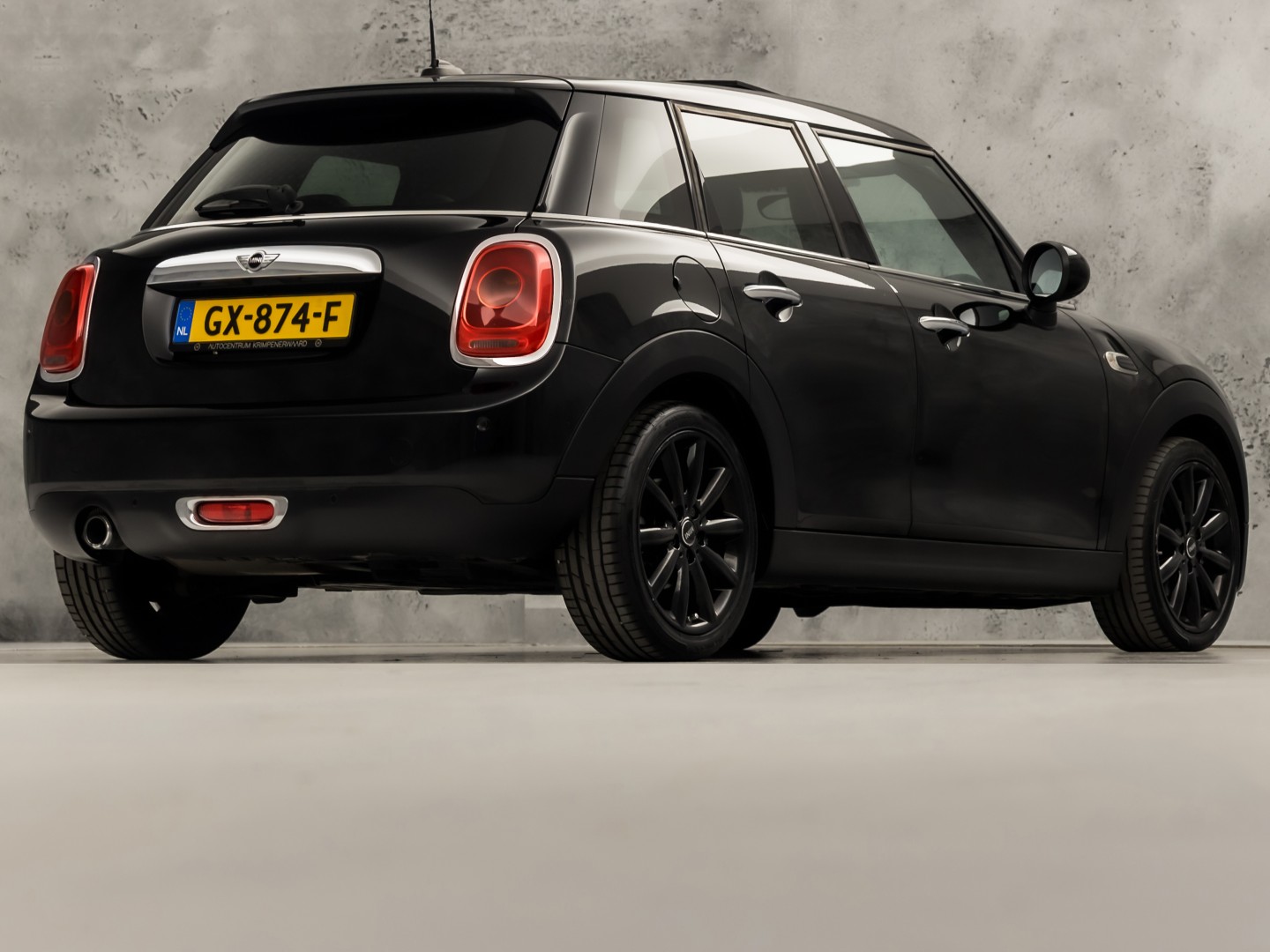 MINI 5-deurs 1.5 Cooper Chili Sport Automaat 136Pk (PANORAMADAK, 1e EIGENAAR, DEALER ONDERHOUDEN, 5 DEURS, NAVIGATIE, LEDER, SPORTSTOELEN, GETINT GLAS, PARKEERSENSOREN, NIEUWSTAAT)
