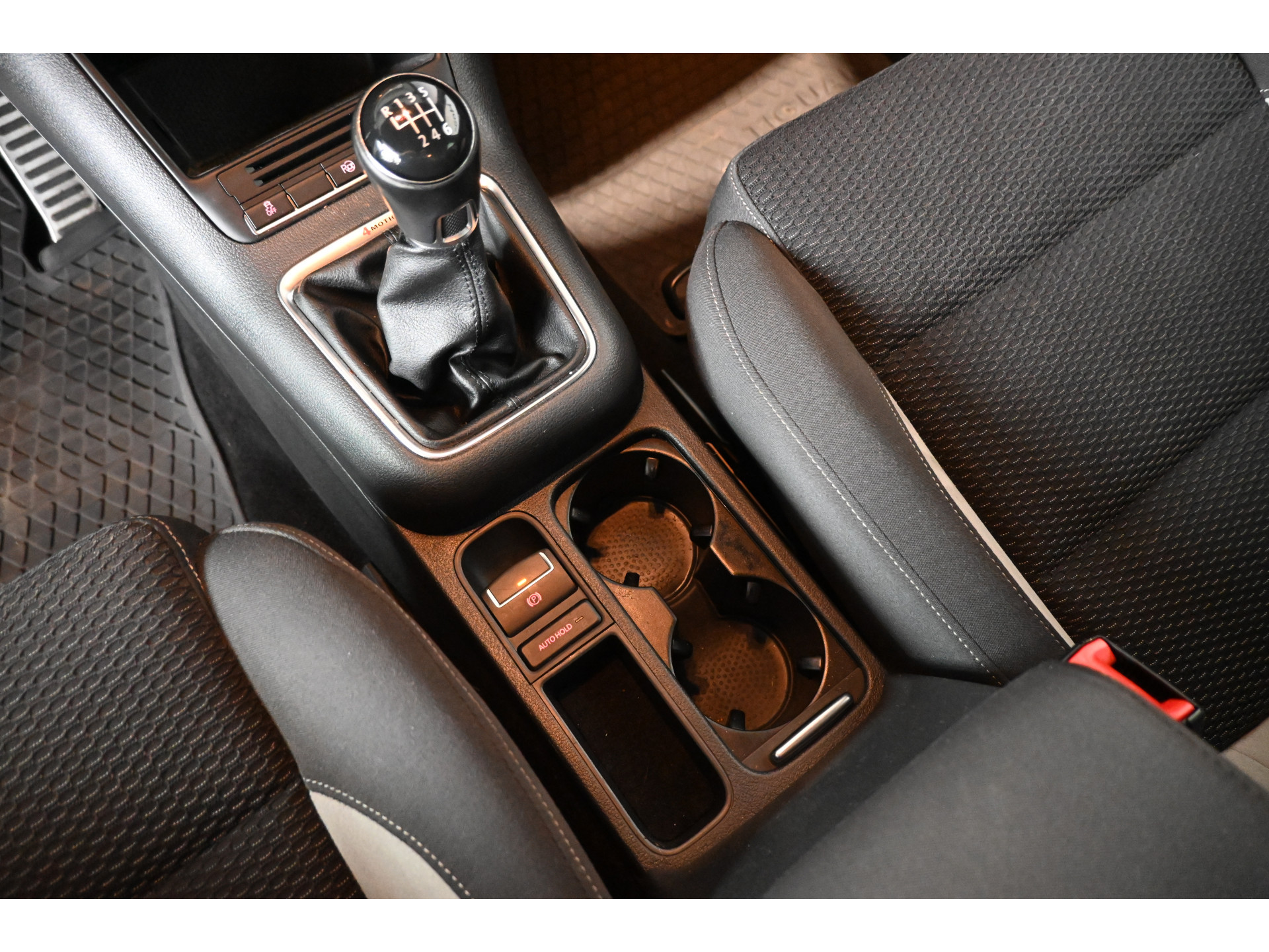 Volkswagen Tiguan 1.4 TSI Sport&Style 4Motion R-line Edition Clima Navigatie Stoelverwarming Goed Onderhouden! Inruil Mogelijk!